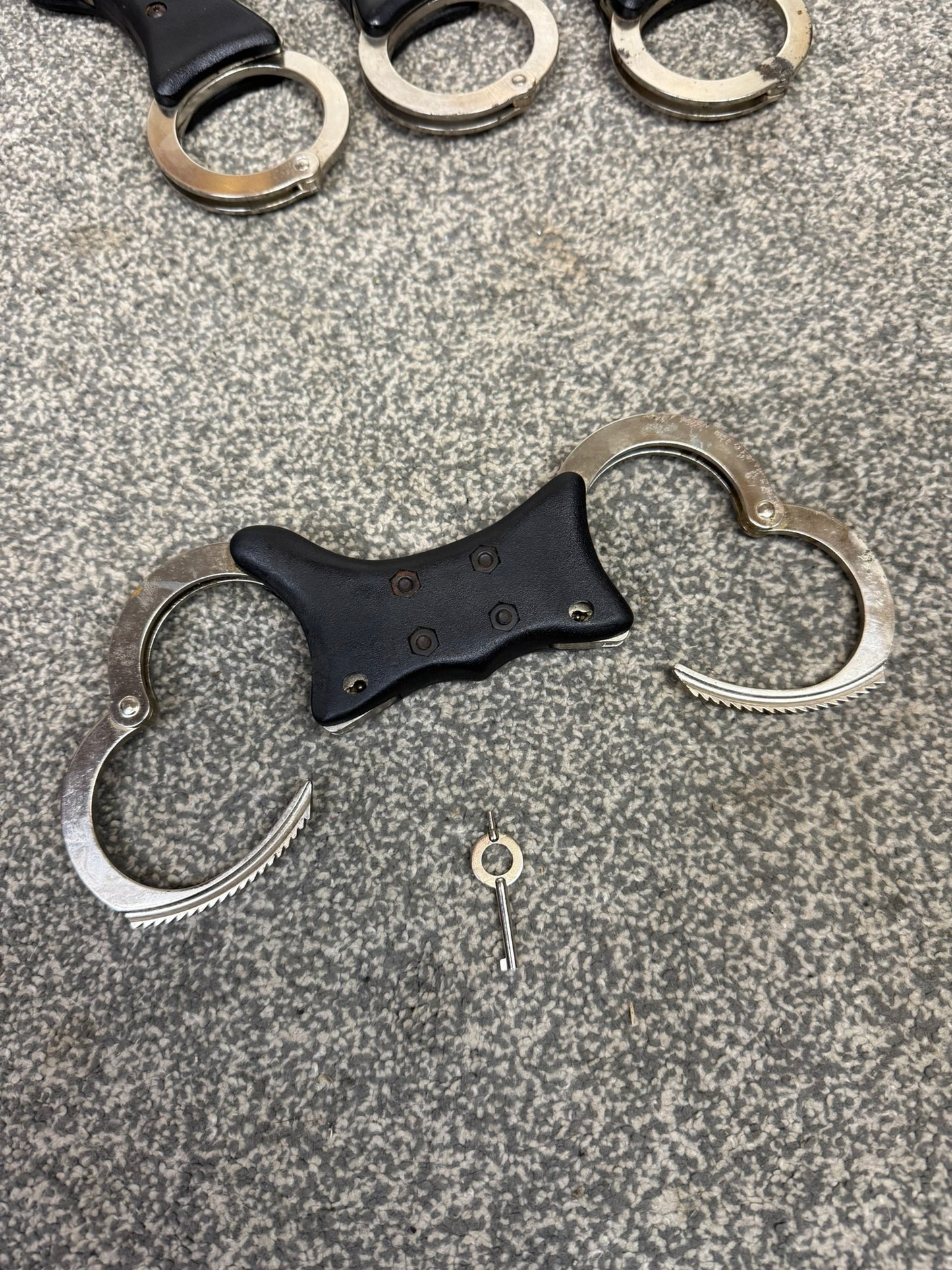 Ex Police Handcuffs Genuine Quik-Kuf Cuffs With Key Security Collectible Memorabilia Restraint