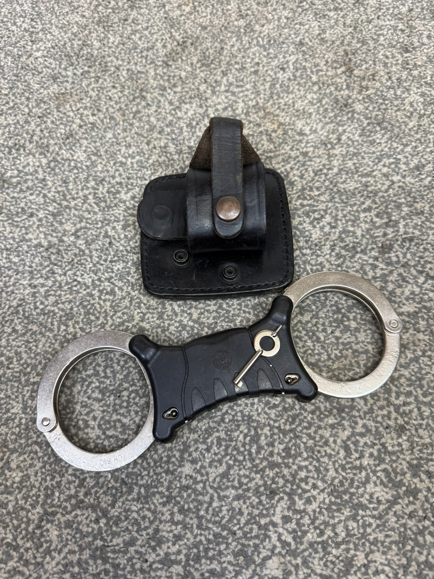 Ex Police TCH Handcuffs Cuffs & Leather Belt Pouch Security Collectible Memorabilia