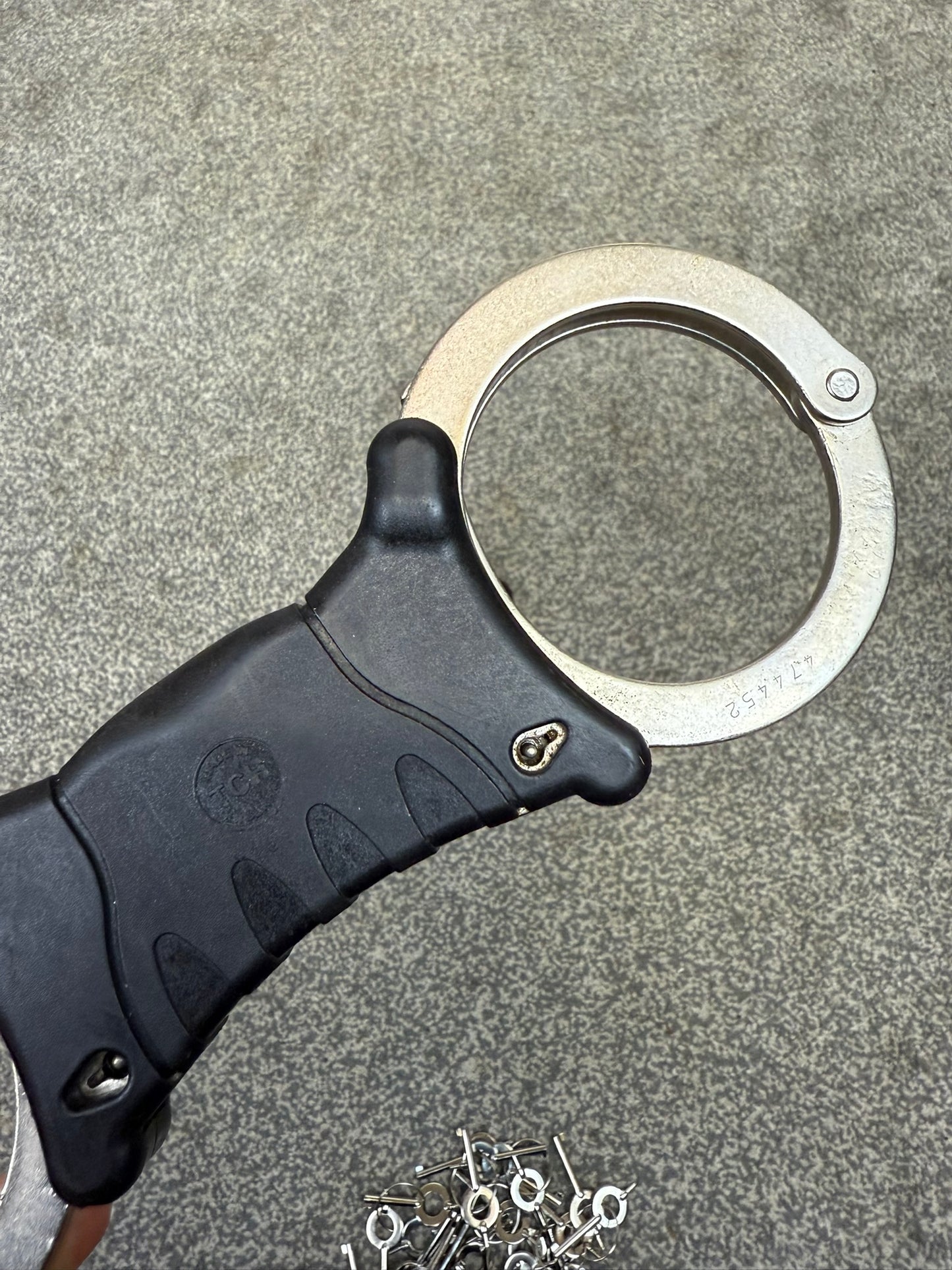 Ex Police TCH Handcuffs Cuffs & Leather Belt Pouch Security Collectible Memorabilia