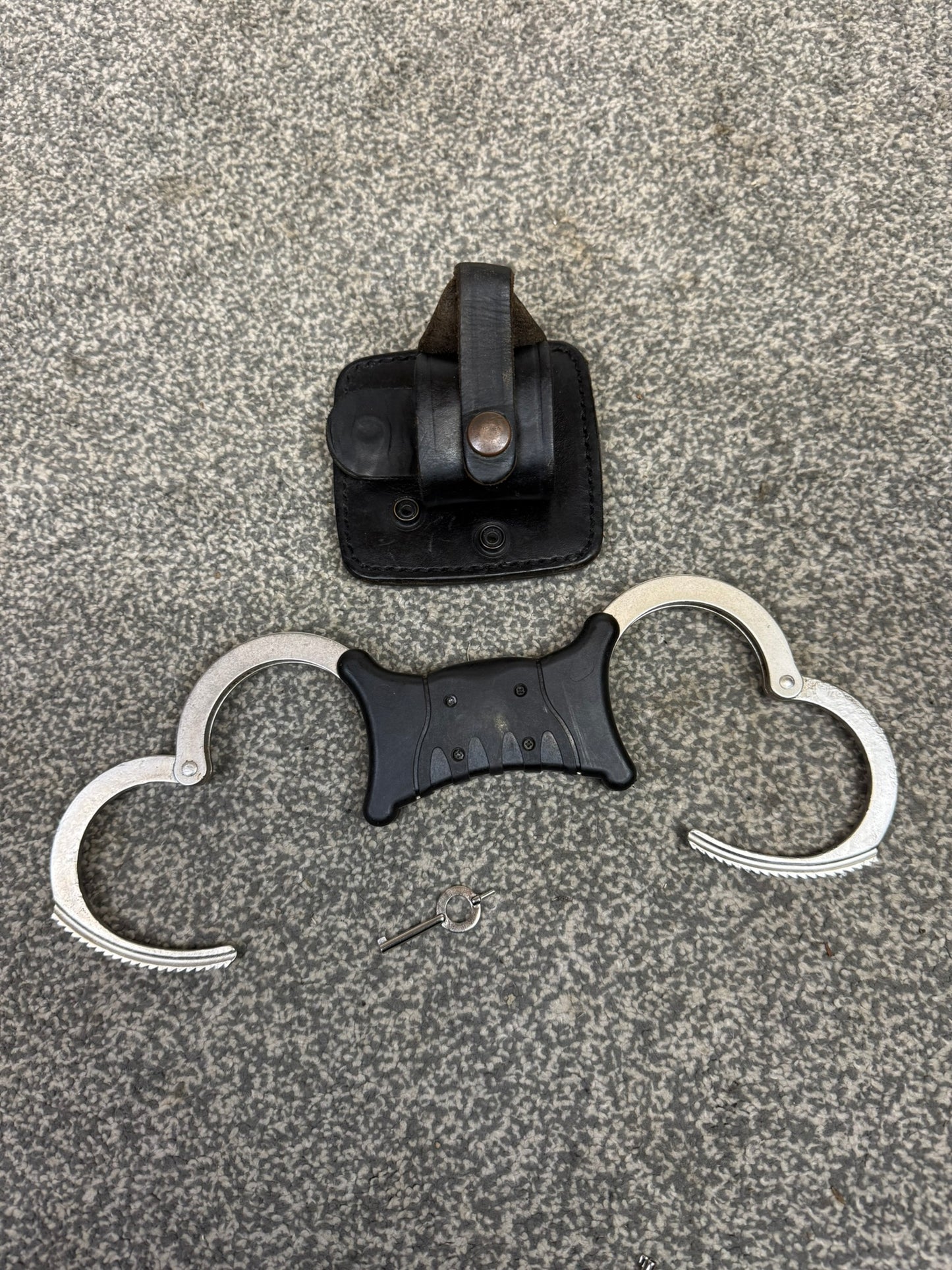 Ex Police TCH Handcuffs Cuffs & Leather Belt Pouch Security Collectible Memorabilia