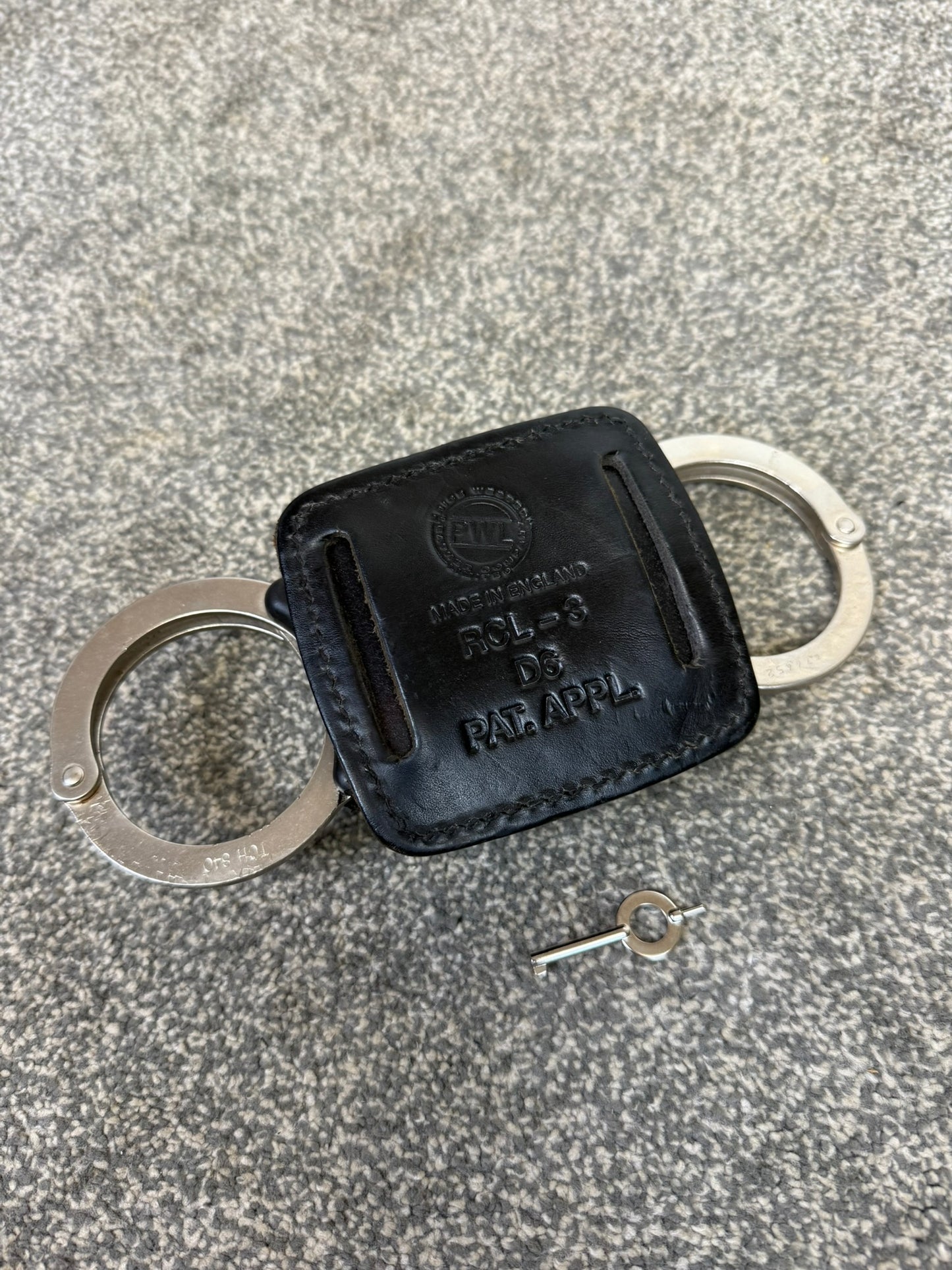 Ex Police TCH Handcuffs Cuffs & Leather Belt Pouch Security Collectible Memorabilia