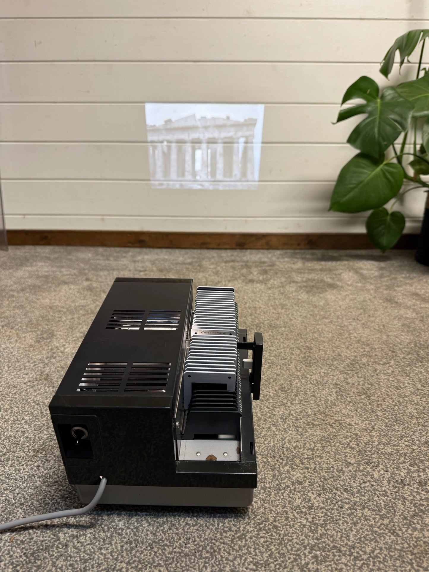 Vintage Aldis QI 12 Slide Projector With Magazines & Lots of Slides 50s 60s 70s