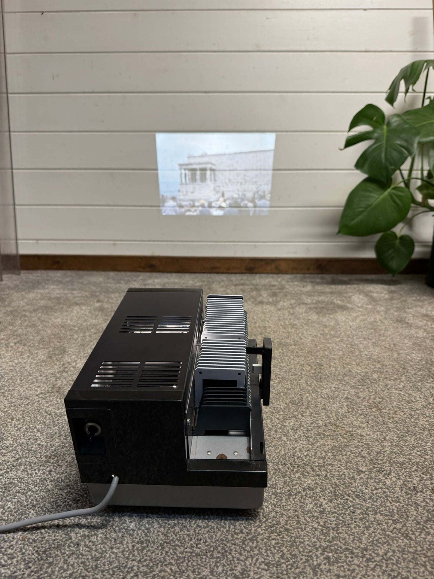 Vintage Aldis QI 12 Slide Projector With Magazines & Lots of Slides 50s 60s 70s