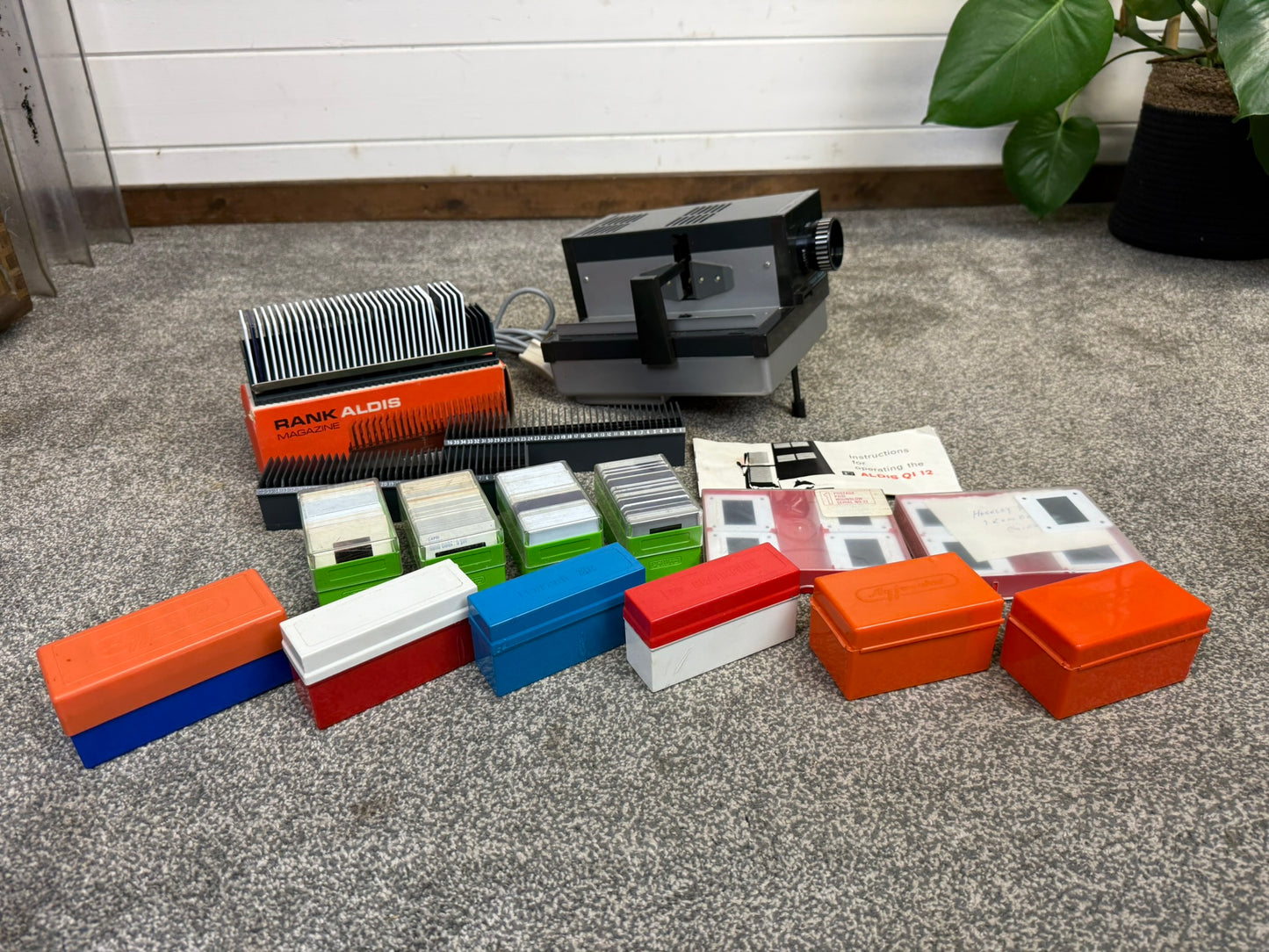 Vintage Aldis QI 12 Slide Projector With Magazines & Lots of Slides 50s 60s 70s