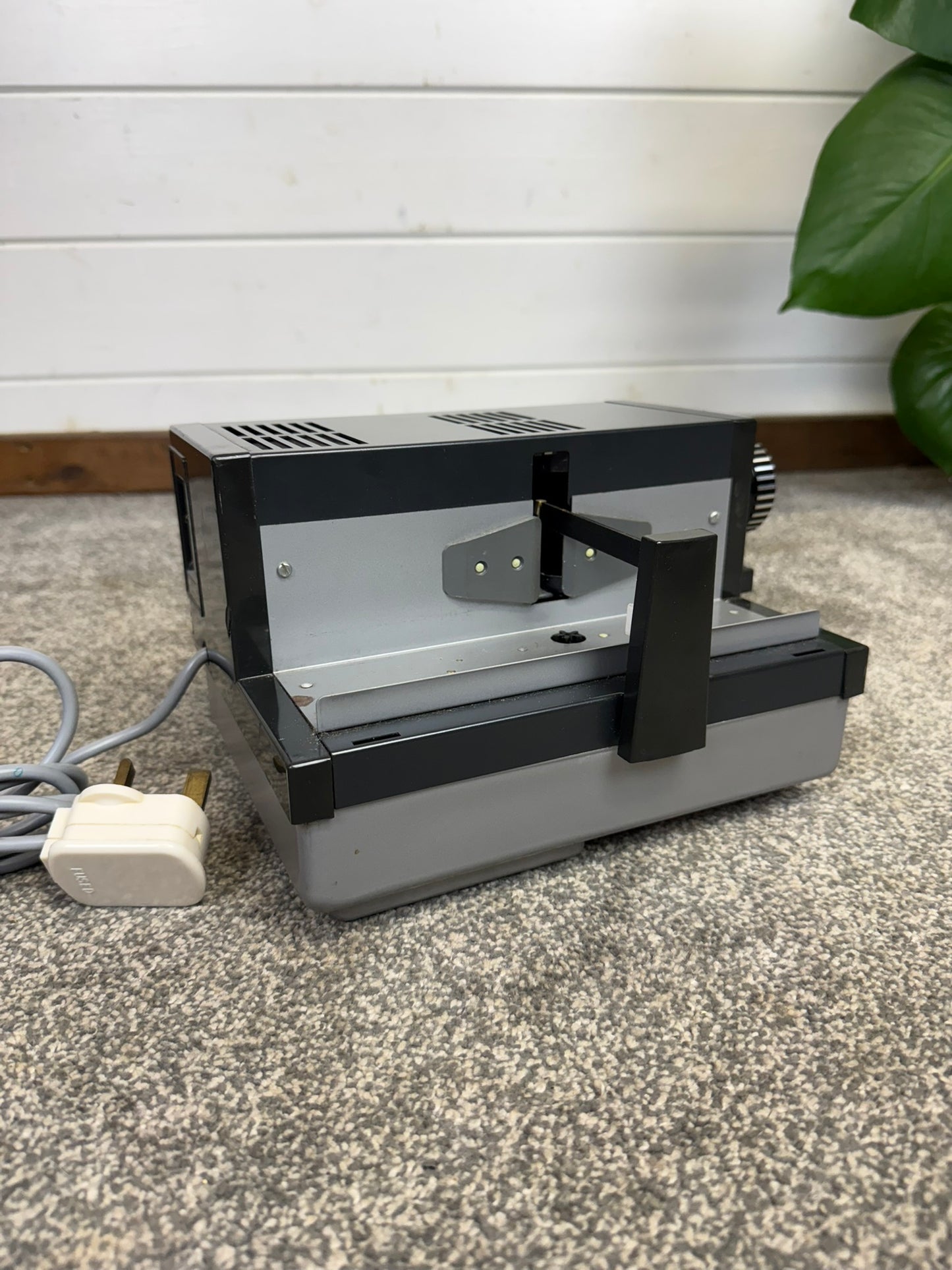 Vintage Aldis QI 12 Slide Projector With Magazines & Lots of Slides 50s 60s 70s
