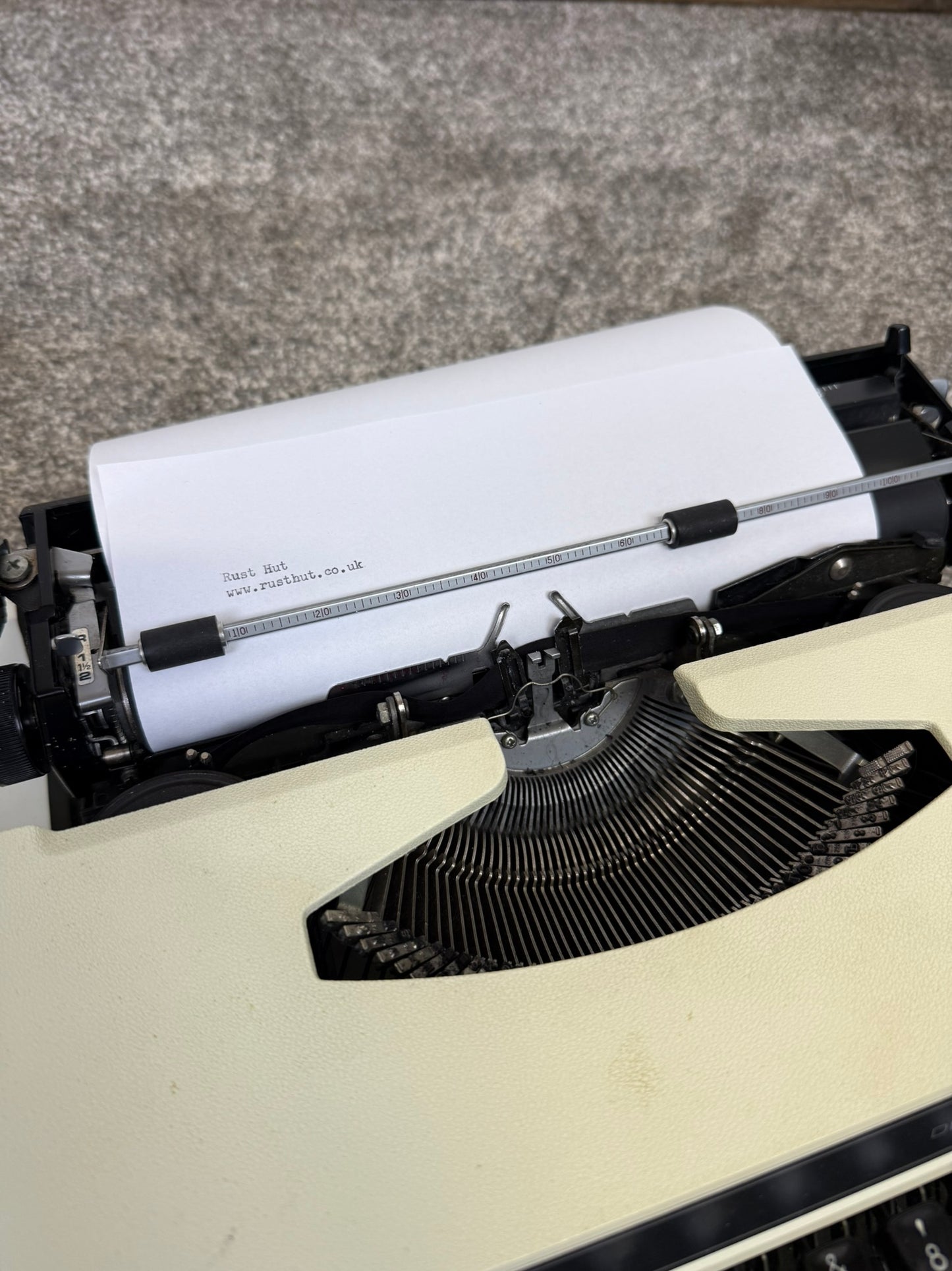Vintage Brother Deluxe 660TR Typewriter Portable 1970's Made In Japan Retro Decor - Working