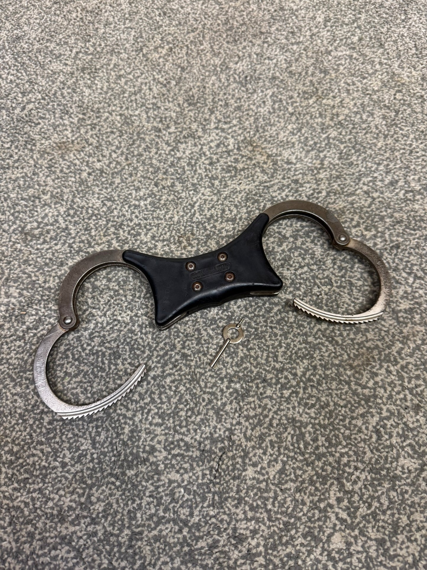 Ex Police Civil Defence Supply Handcuffs Genuine Cuffs With Key Collectible Memorabilia