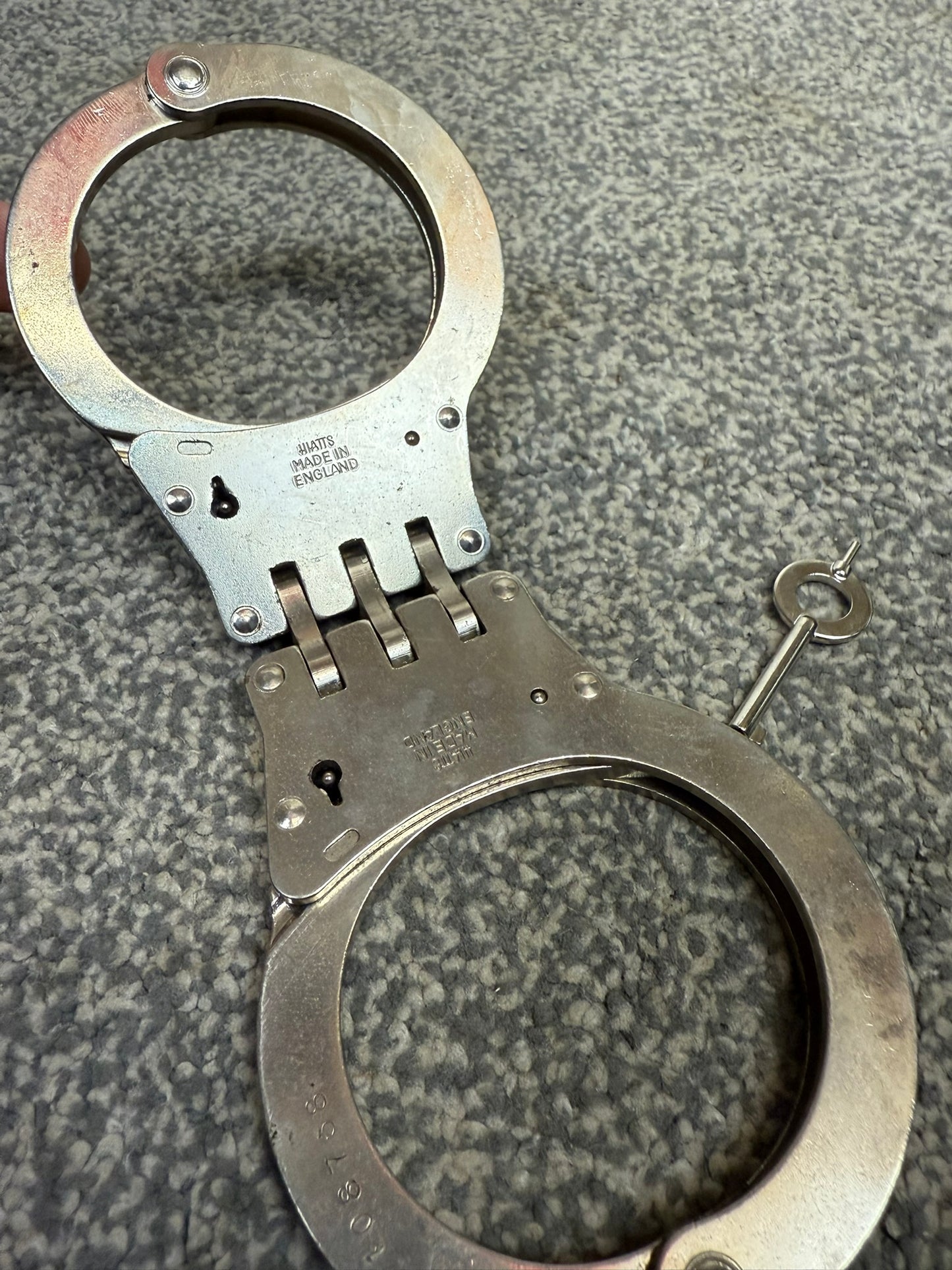 Ex Police Hiatt Folding Handcuffs With Key Security Collectible Memorabilia