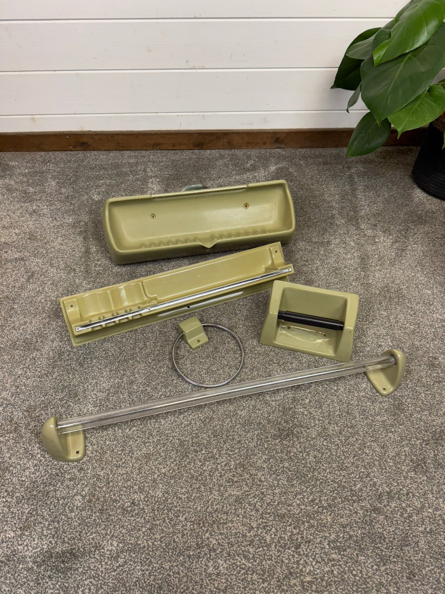 Vintage Avocado Bathroom Suite Set Retro 1970's Bath Rack Towel Rail Toilet Roll Holder