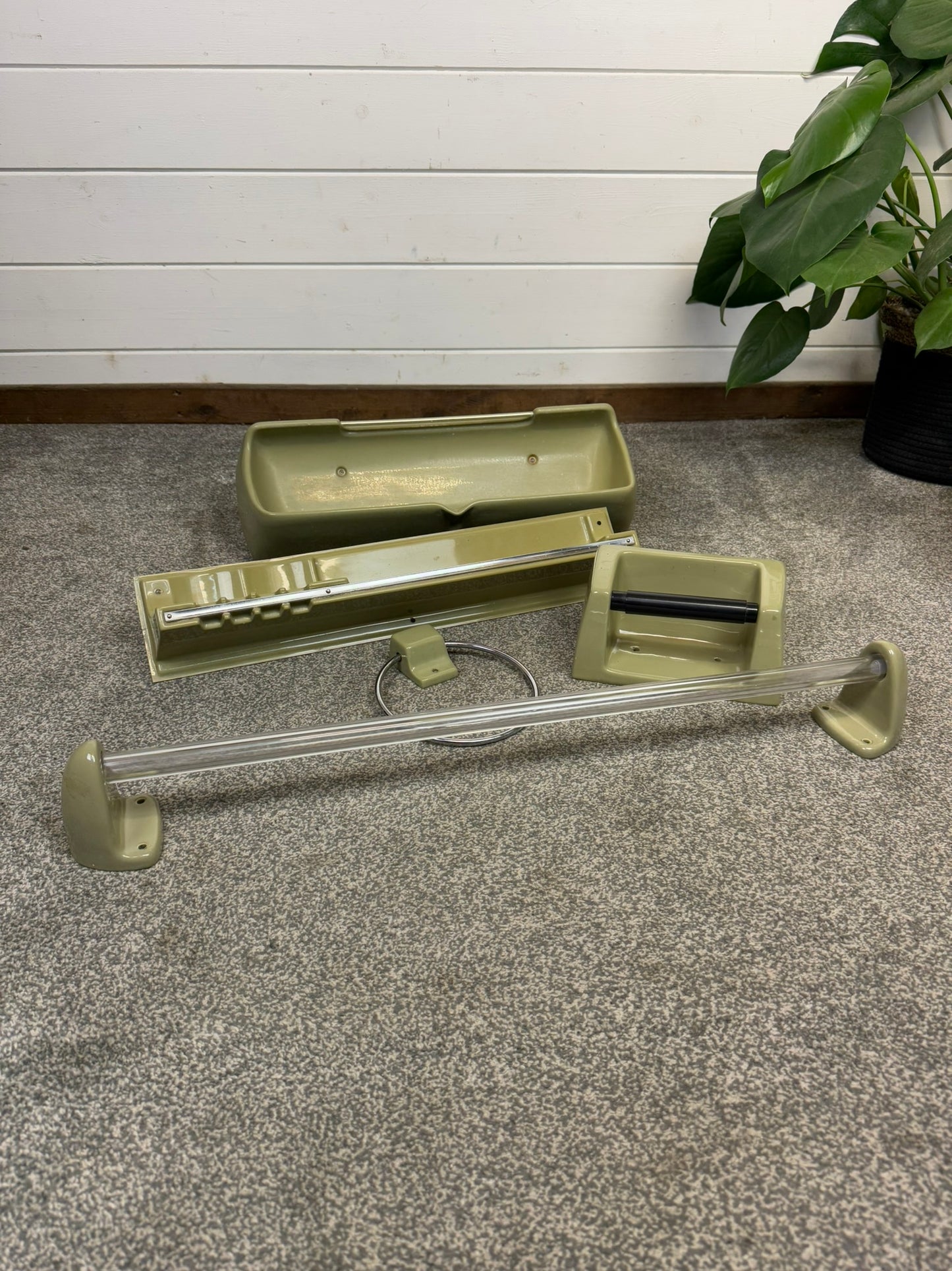 Vintage Avocado Bathroom Suite Set Retro 1970's Bath Rack Towel Rail Toilet Roll Holder