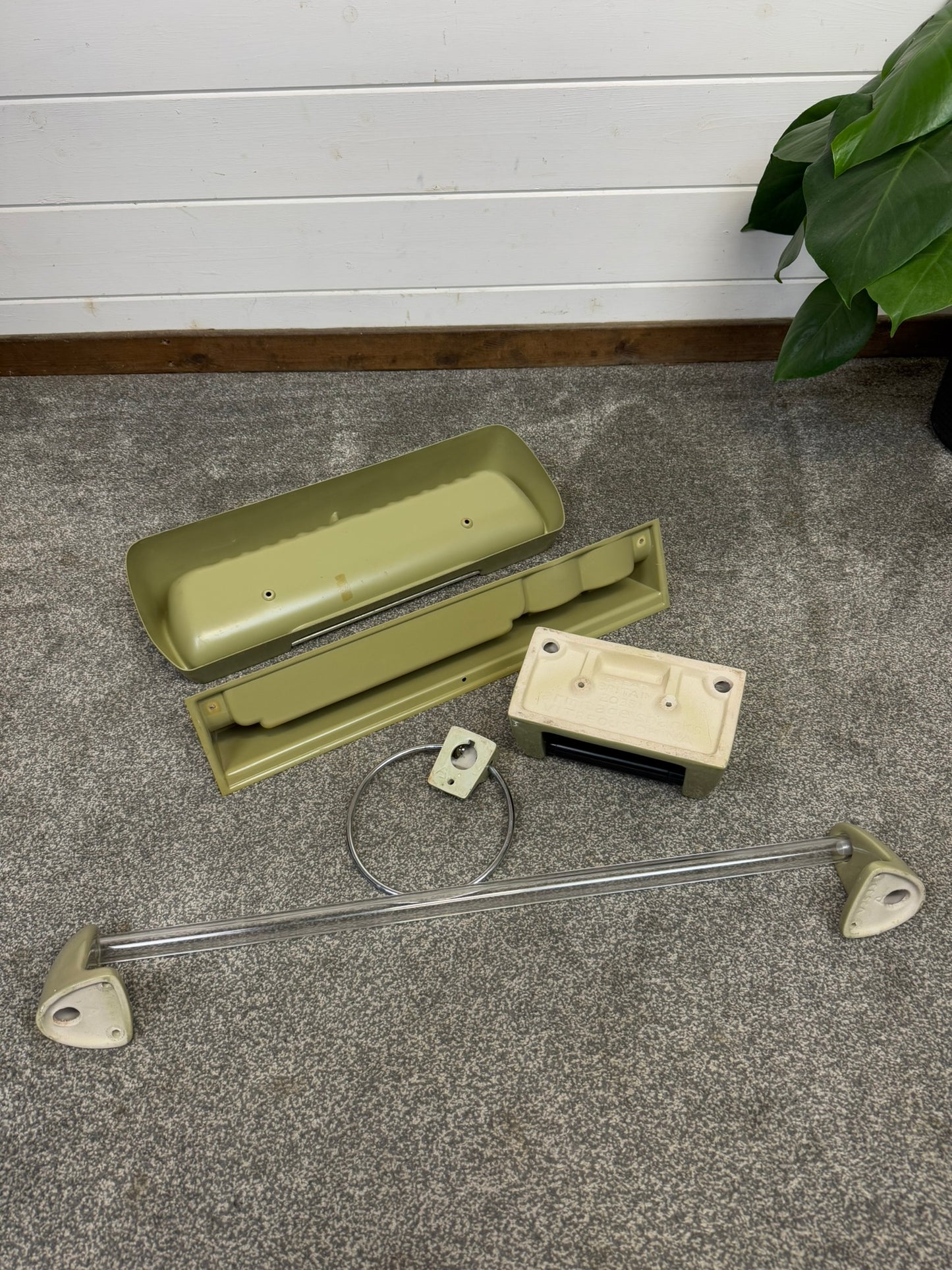 Vintage Avocado Bathroom Suite Set Retro 1970's Bath Rack Towel Rail Toilet Roll Holder