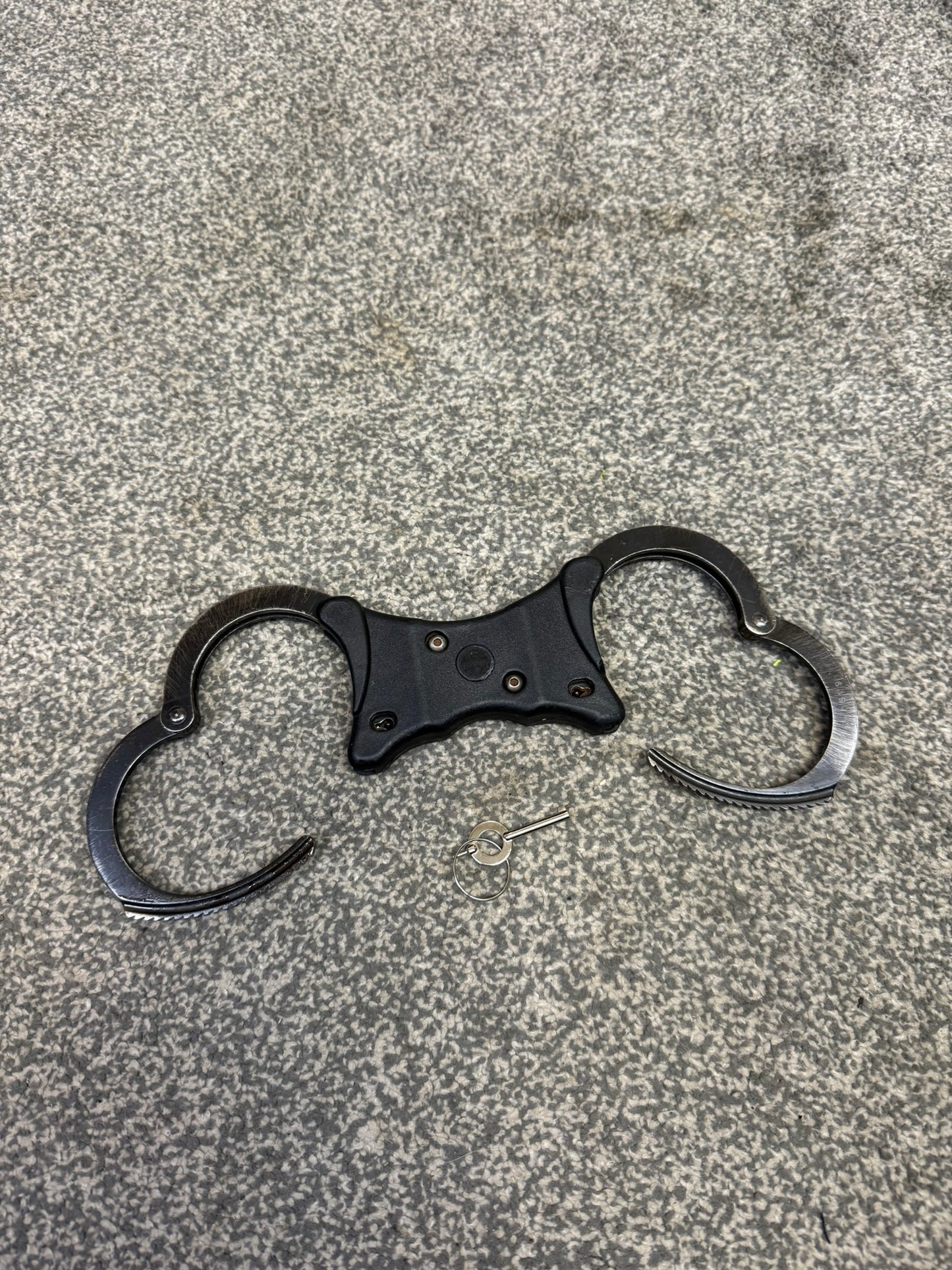 Ex Police Black Hiatt Handcuffs Genuine Cuffs With Key Security Collectible Memorabilia Restraint