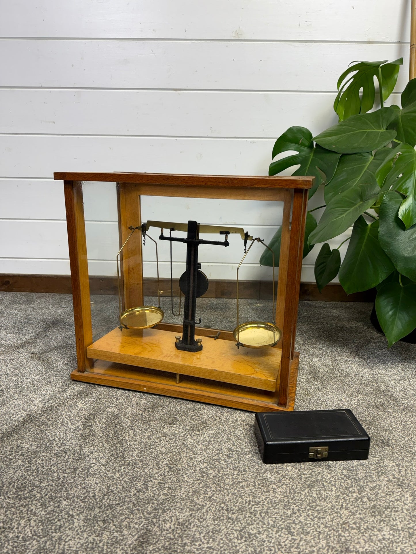 Vintage Philip Harris Scientific Balance Scales In Wood & Glass Case With Weights