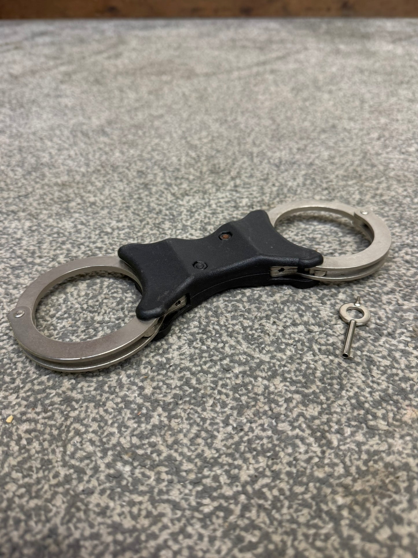 Ex Police Hiatt Rigid Handcuffs With Serial Security Cuffs Displays Collectible