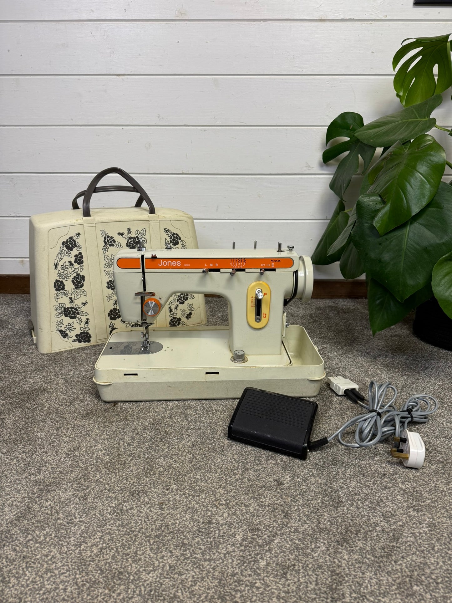 Jones Sewing Machine Model 683 Working With Pedal & Case