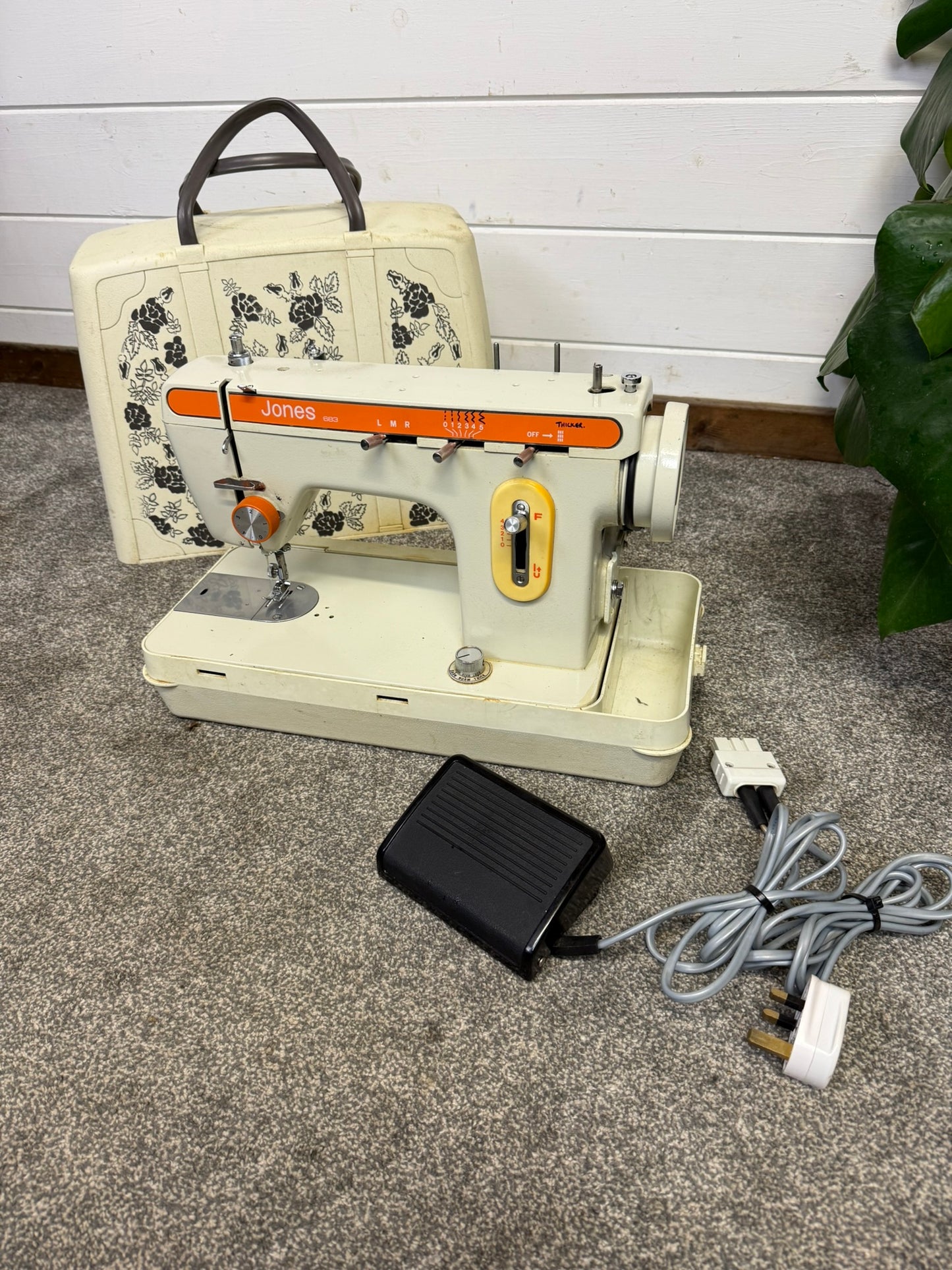 Jones Sewing Machine Model 683 Working With Pedal & Case