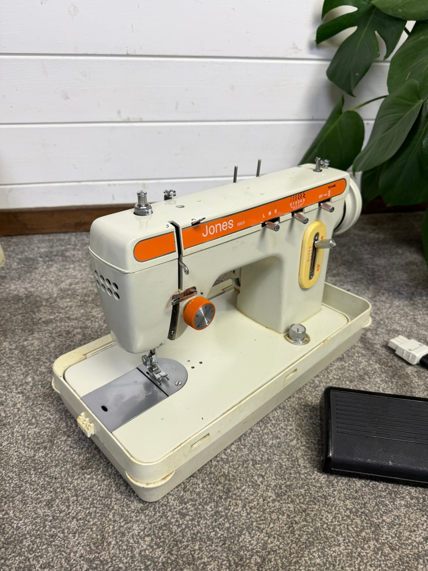 Jones Sewing Machine Model 683 Working With Pedal & Case