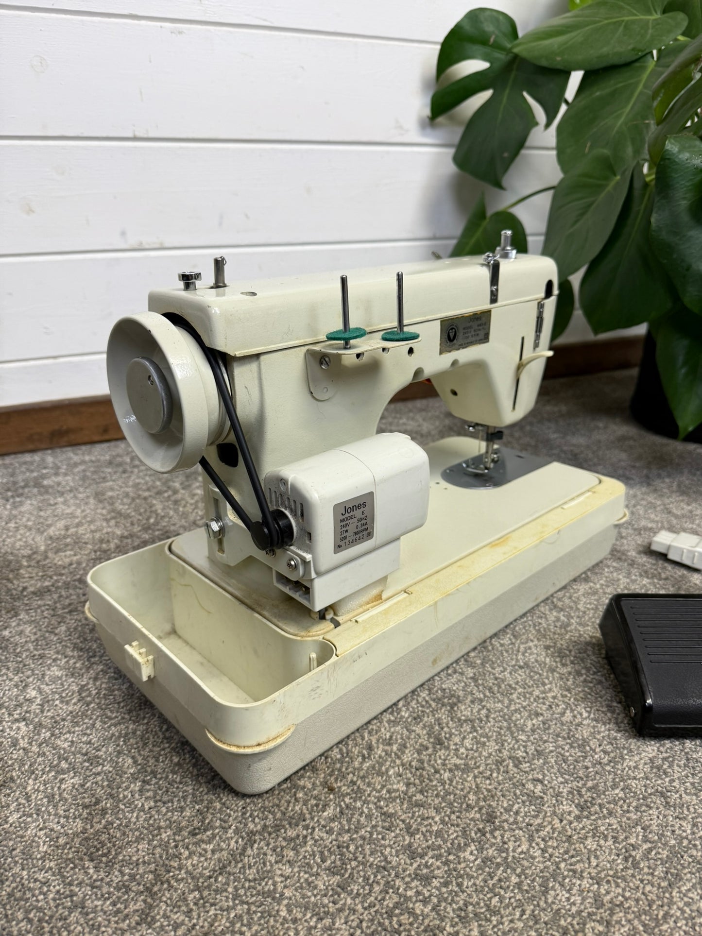 Jones Sewing Machine Model 683 Working With Pedal & Case