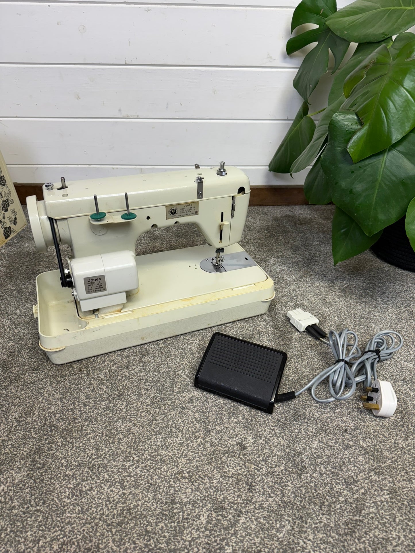Jones Sewing Machine Model 683 Working With Pedal & Case
