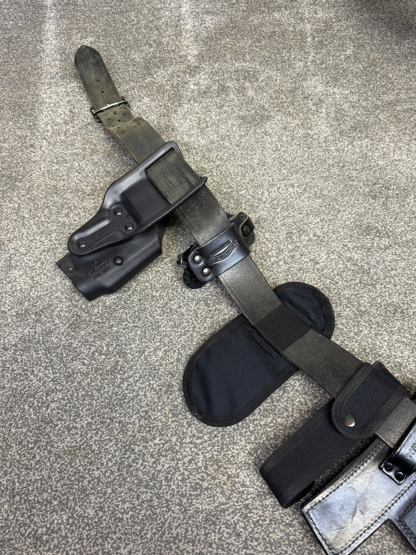Ex Police Firearms Leather Duty Belt With Pouches Genuine Collectible Cosplay Film Display Security