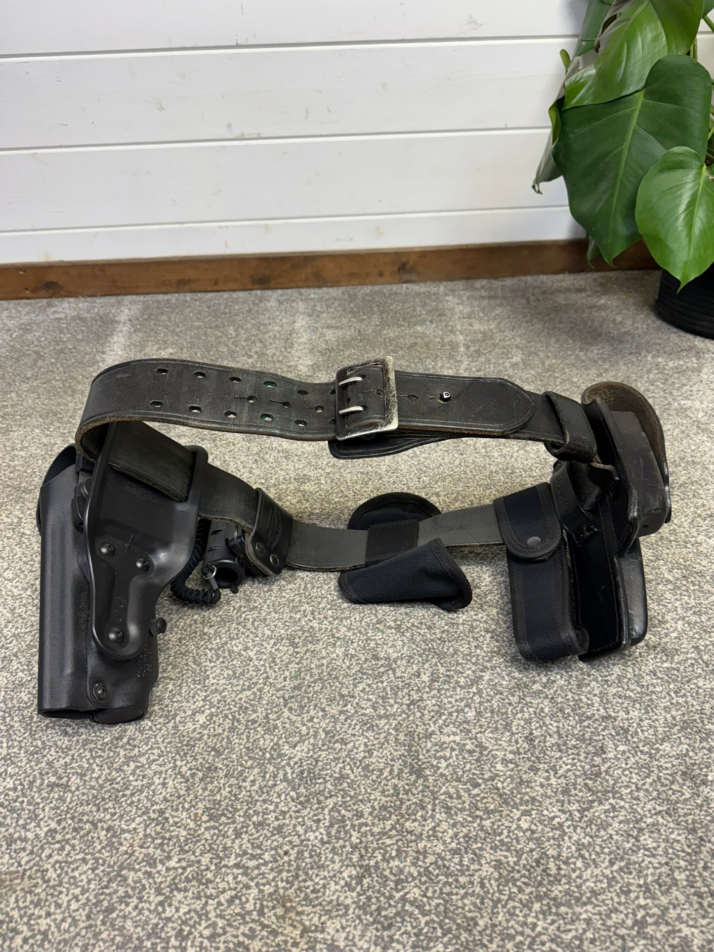 Ex Police Firearms Leather Duty Belt With Pouches Genuine Collectible Cosplay Film Display Security