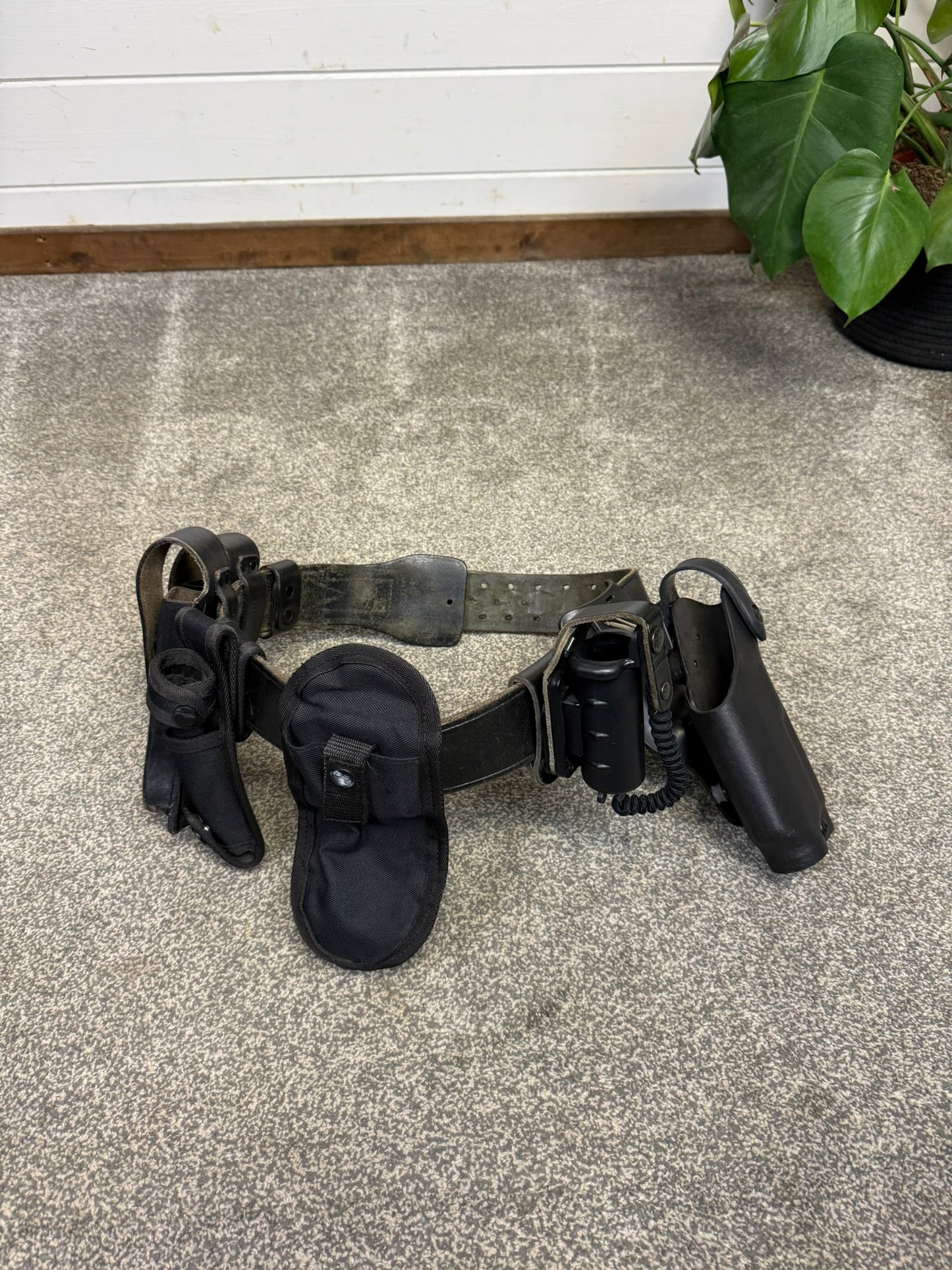 Ex Police Firearms Leather Duty Belt With Pouches Genuine Collectible Cosplay Film Display Security