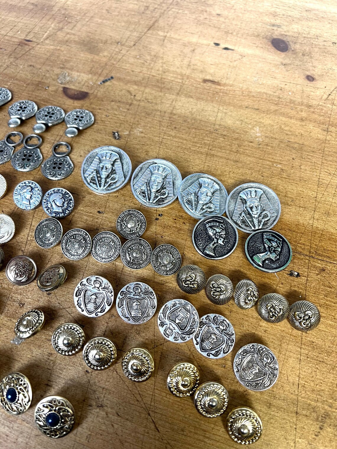 88x Vintage Buttons Job Lot Quirky Craft Theatre Costume Buttons Bundle