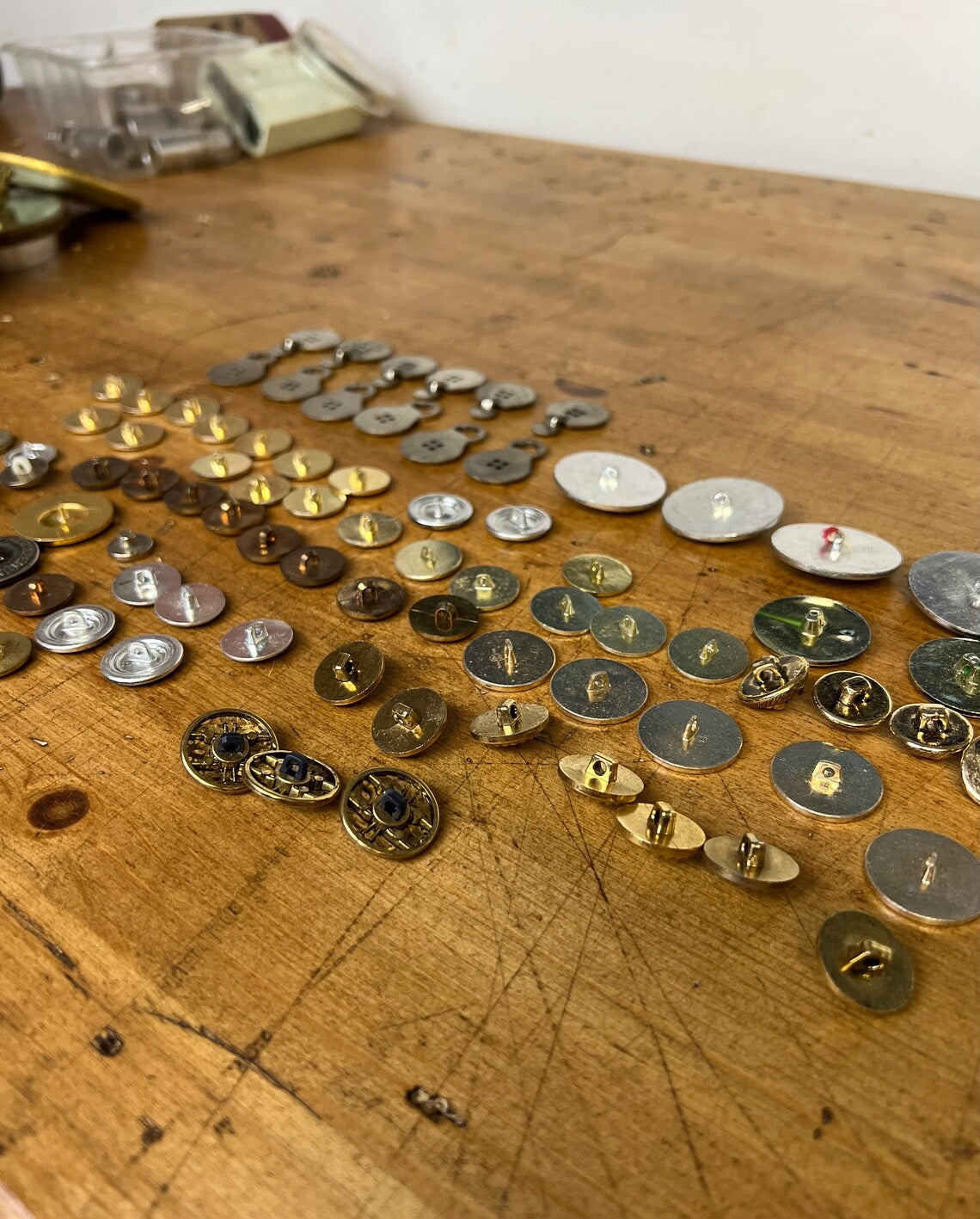 88x Vintage Buttons Job Lot Quirky Craft Theatre Costume Buttons Bundle