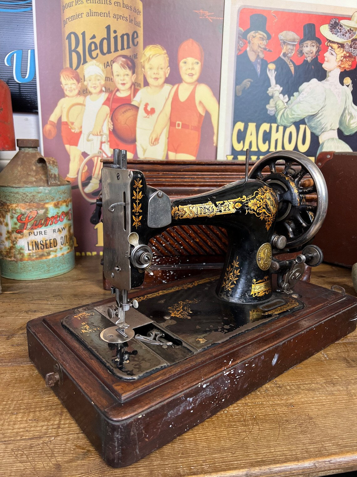 Vintage Singer Sewing Machine Hand Crank Coffin Case Working - Dates 1899 Rustic Home Decor