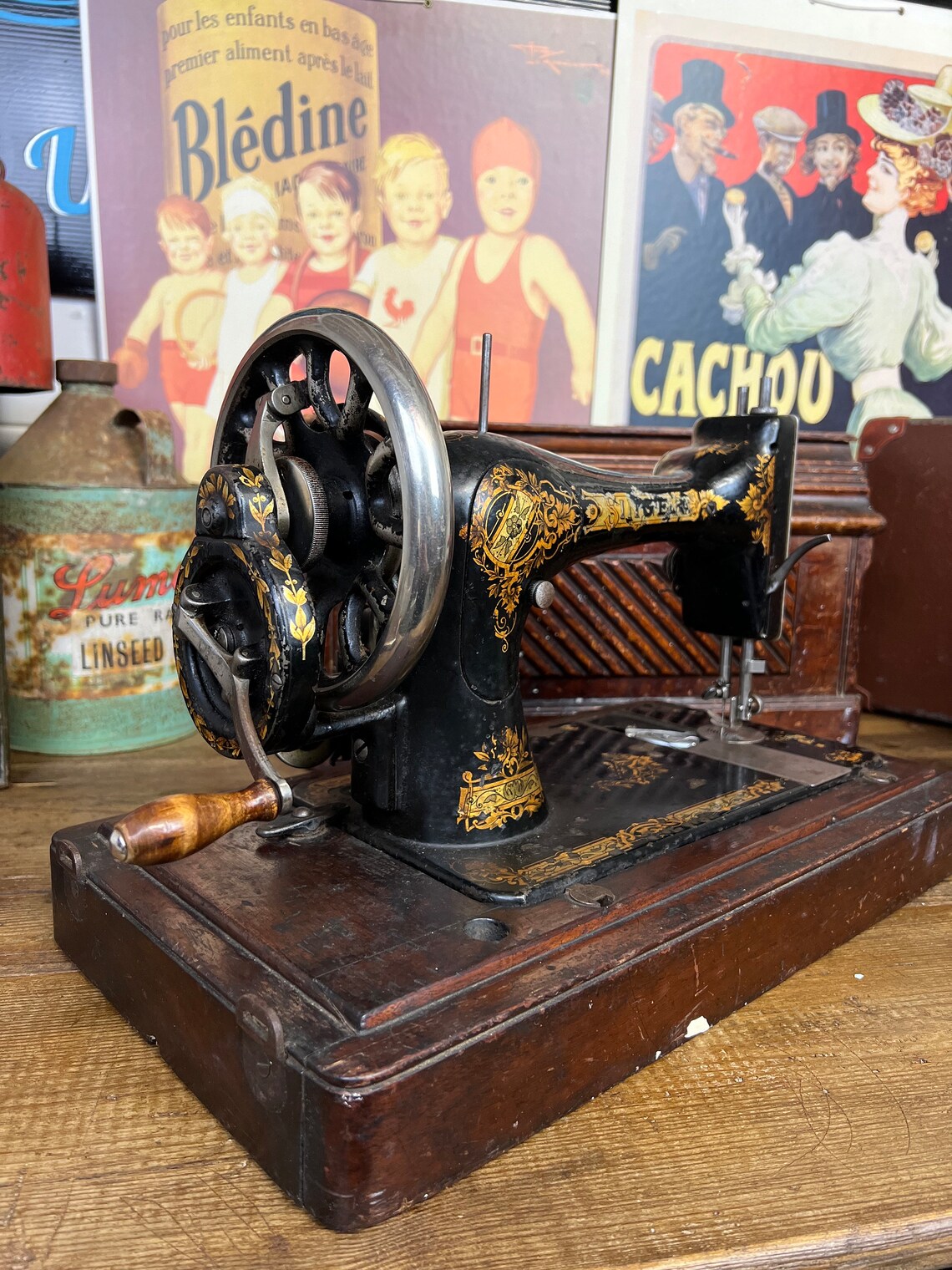 Vintage Singer Sewing Machine Hand Crank Coffin Case Working - Dates 1899 Rustic Home Decor