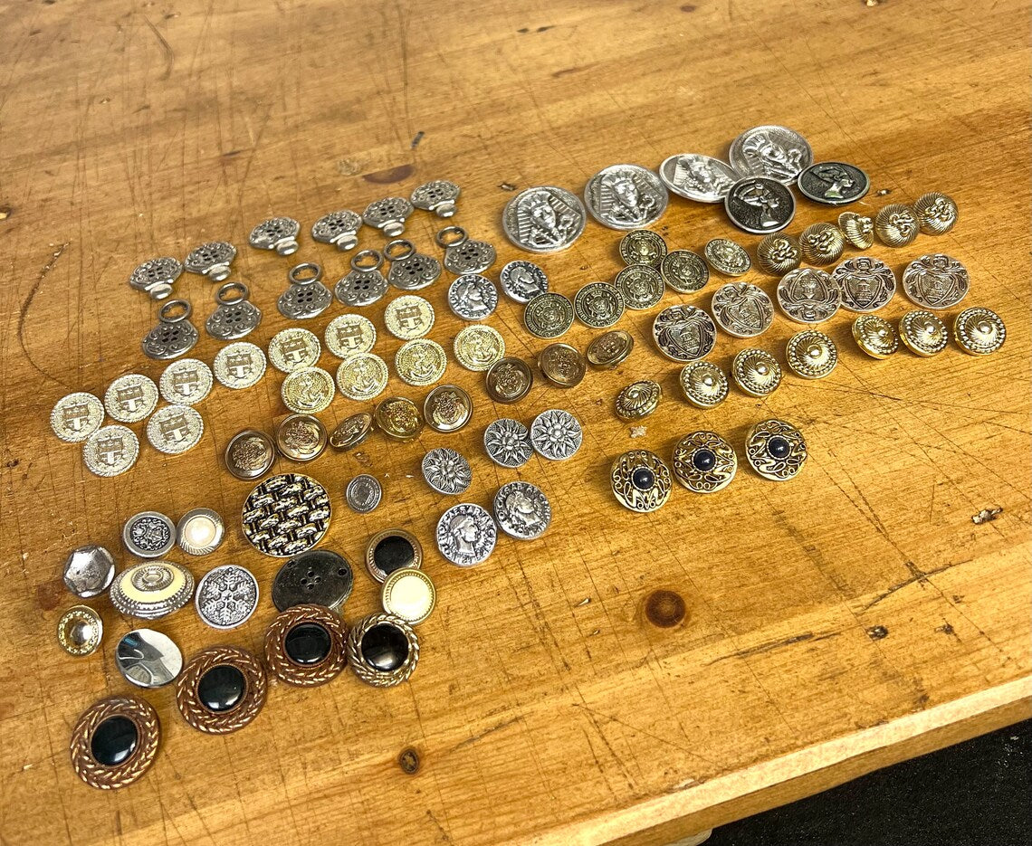 88x Vintage Buttons Job Lot Quirky Craft Theatre Costume Buttons Bundle