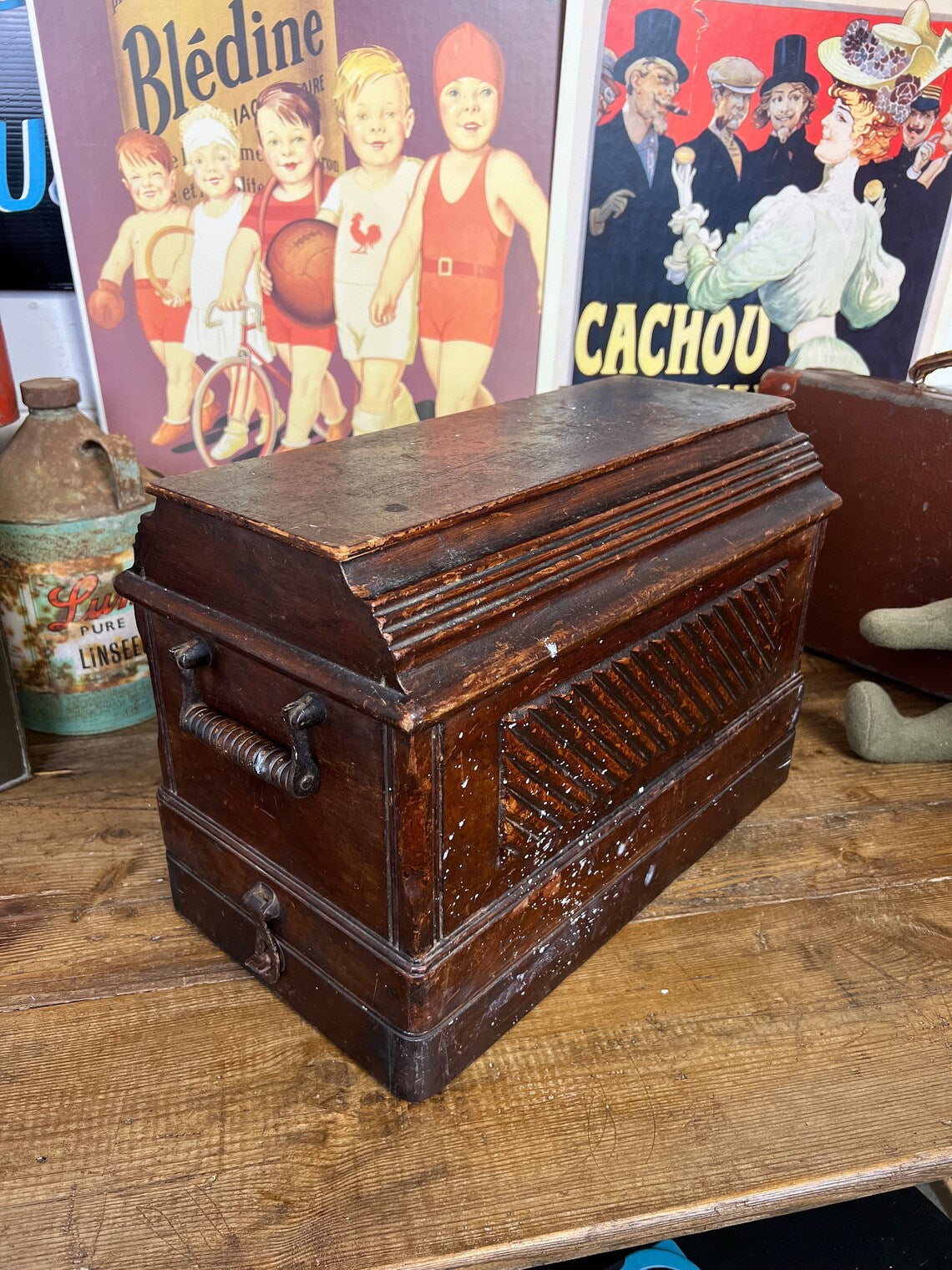 Vintage Singer Sewing Machine Hand Crank Coffin Case Working - Dates 1899 Rustic Home Decor