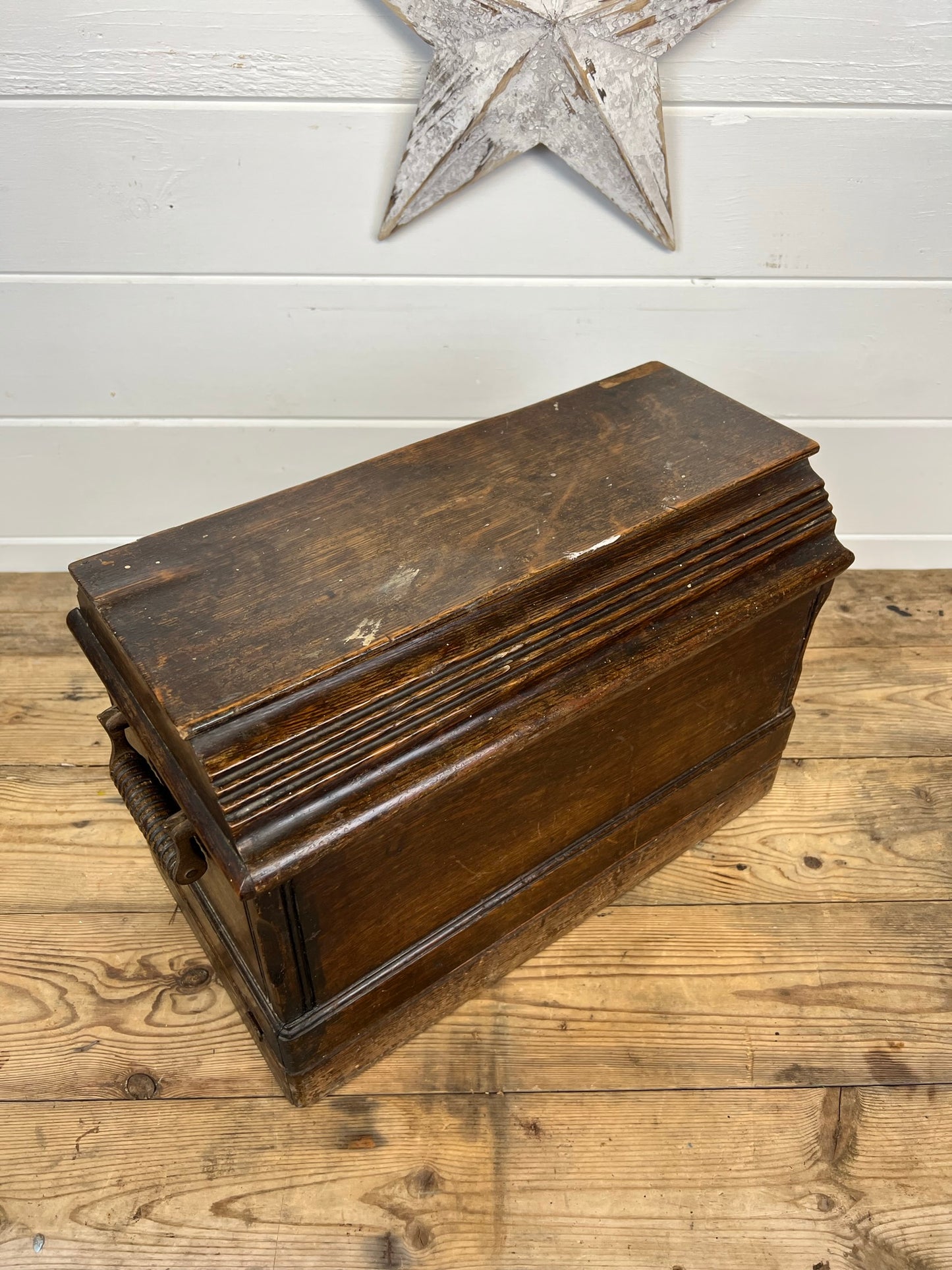 Vintage Singer Sewing Machine 28K Dates 1908 Hand Crank With Case & Original Key.