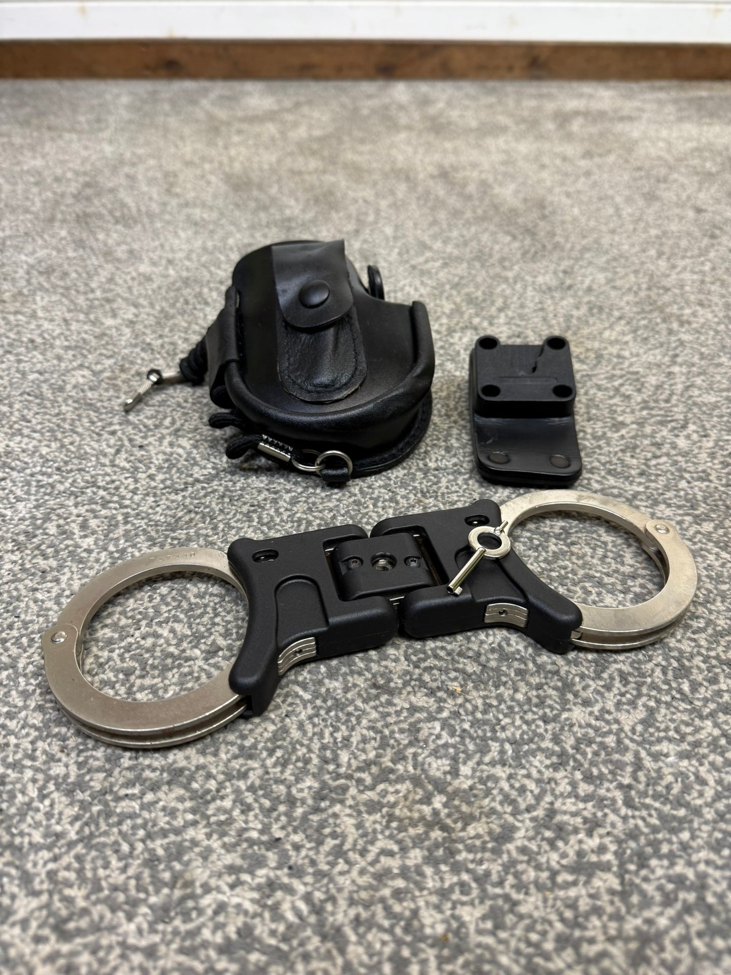 Ex Police Folding Hiatt Handcuffs Hinged Cuffs Pouch & Key Security Collectible