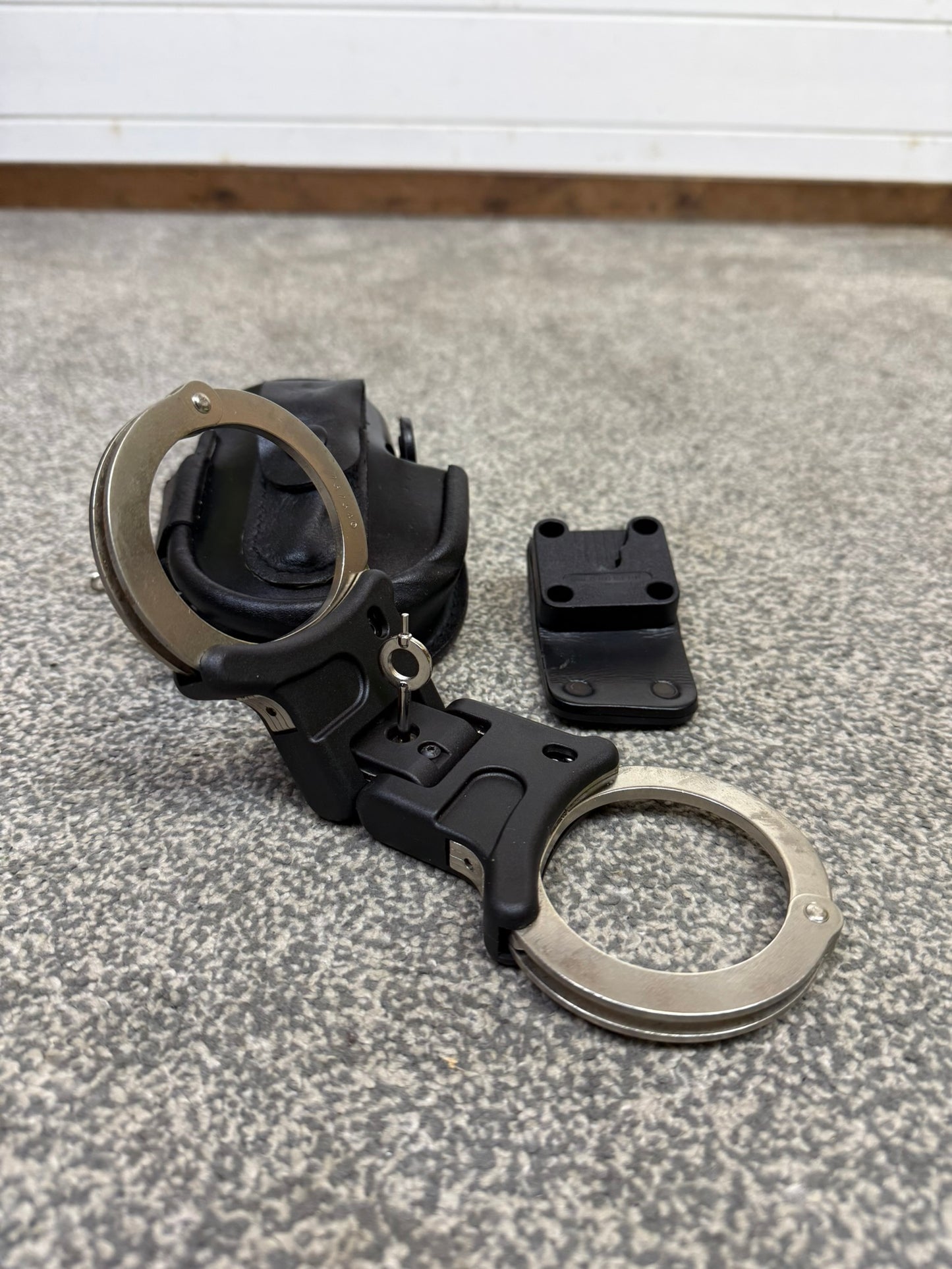 Ex Police Folding Hiatt Handcuffs Hinged Cuffs Pouch & Key Security Collectible