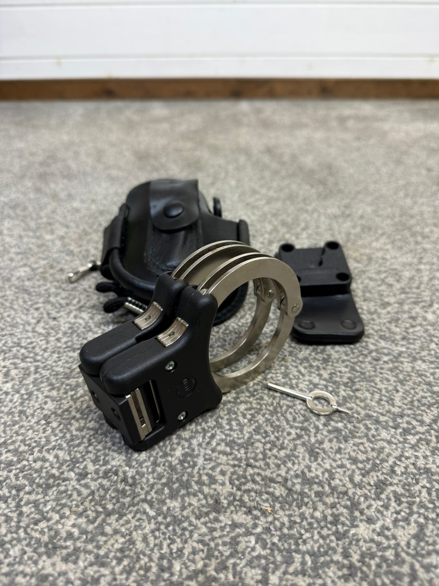 Ex Police Folding Hiatt Handcuffs Hinged Cuffs Pouch & Key Security Collectible