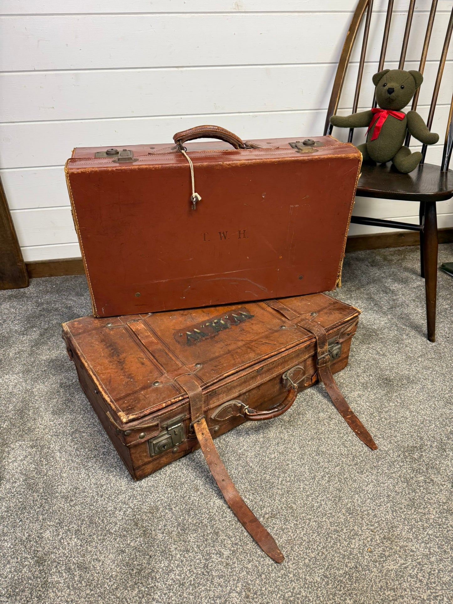 2x Vintage Suitcases Brown Travel Trunk Industrial Decor Photo Prop Display