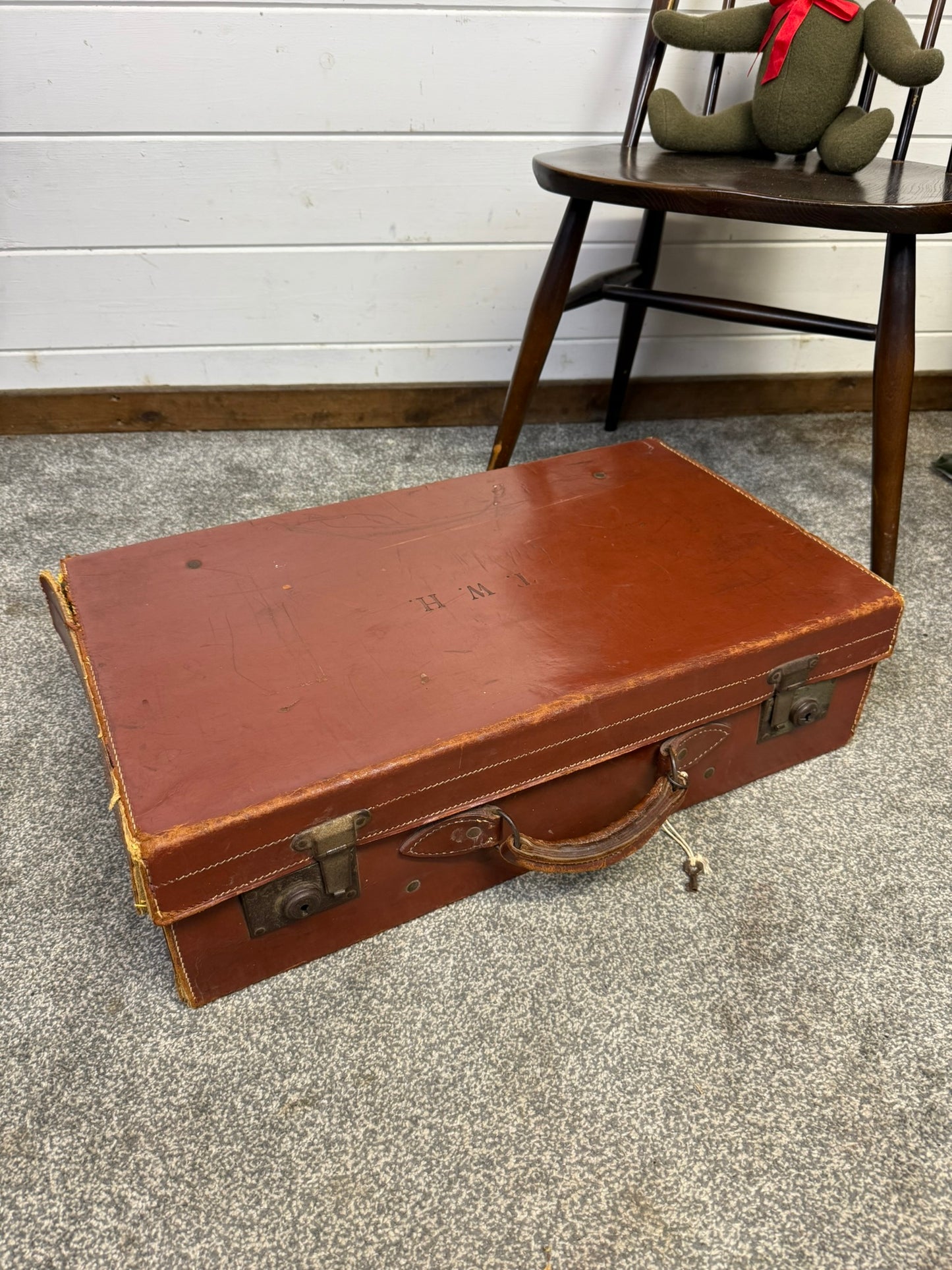 2x Vintage Suitcases Brown Travel Trunk Industrial Decor Photo Prop Display