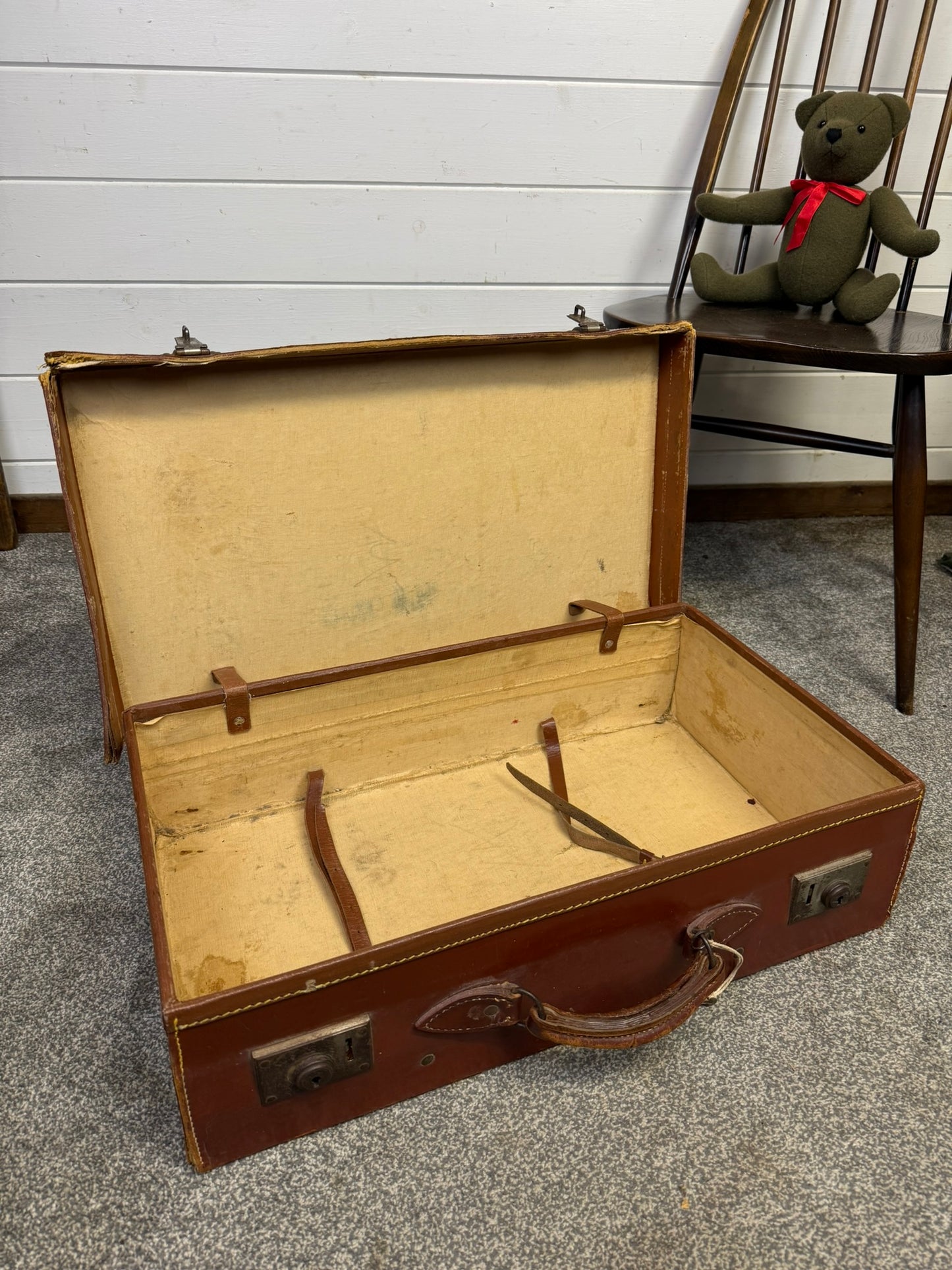 2x Vintage Suitcases Brown Travel Trunk Industrial Decor Photo Prop Display