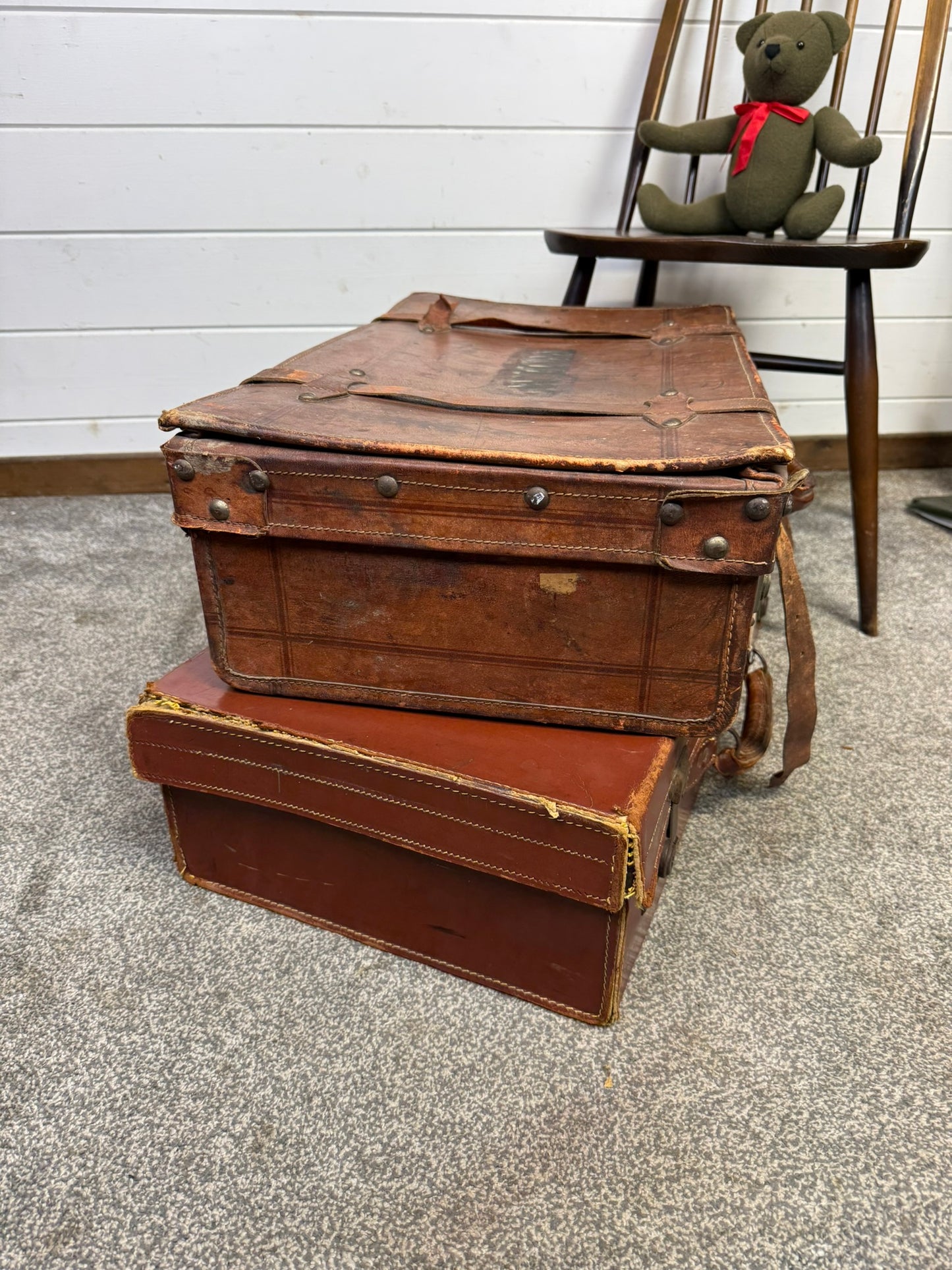 2x Vintage Suitcases Brown Travel Trunk Industrial Decor Photo Prop Display