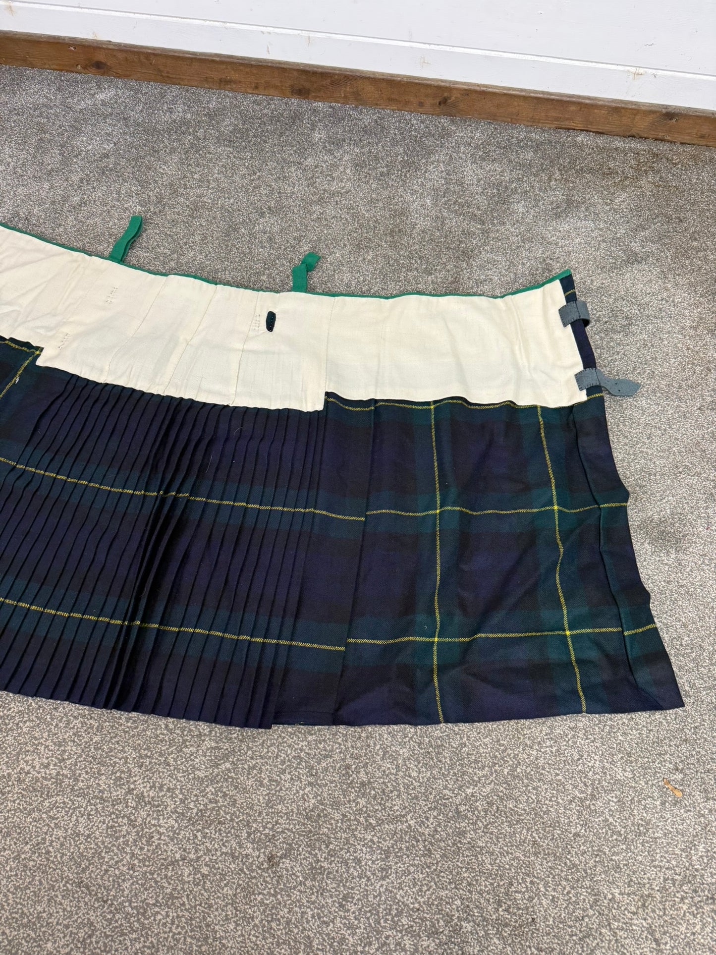 British Army No3 Gordon Highlanders Kilt Unissued Military Pure Wool Tartan