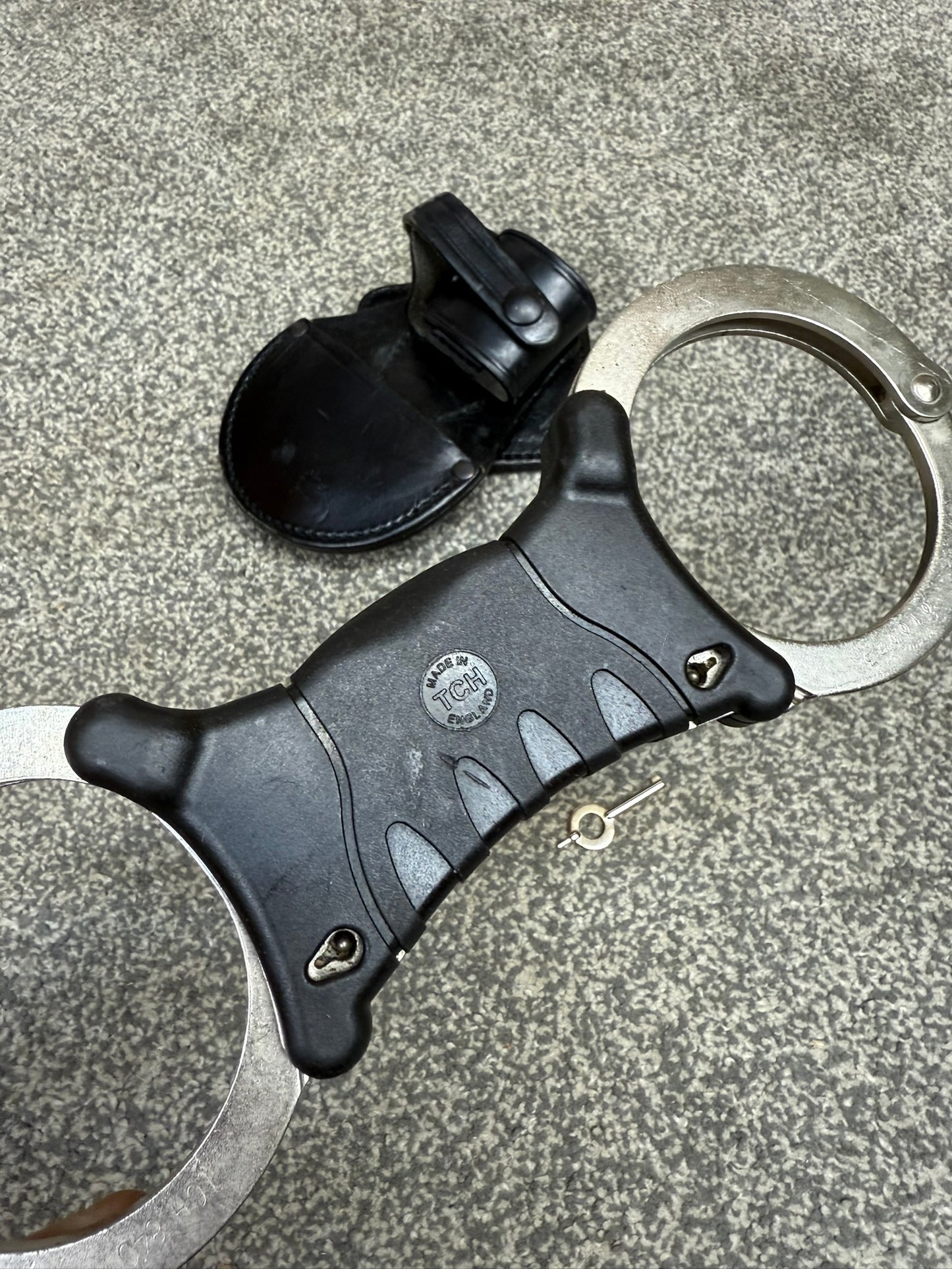 Ex Police TCH Rigid Handcuffs & Leather Belt Pouch With Key Security Cuffs