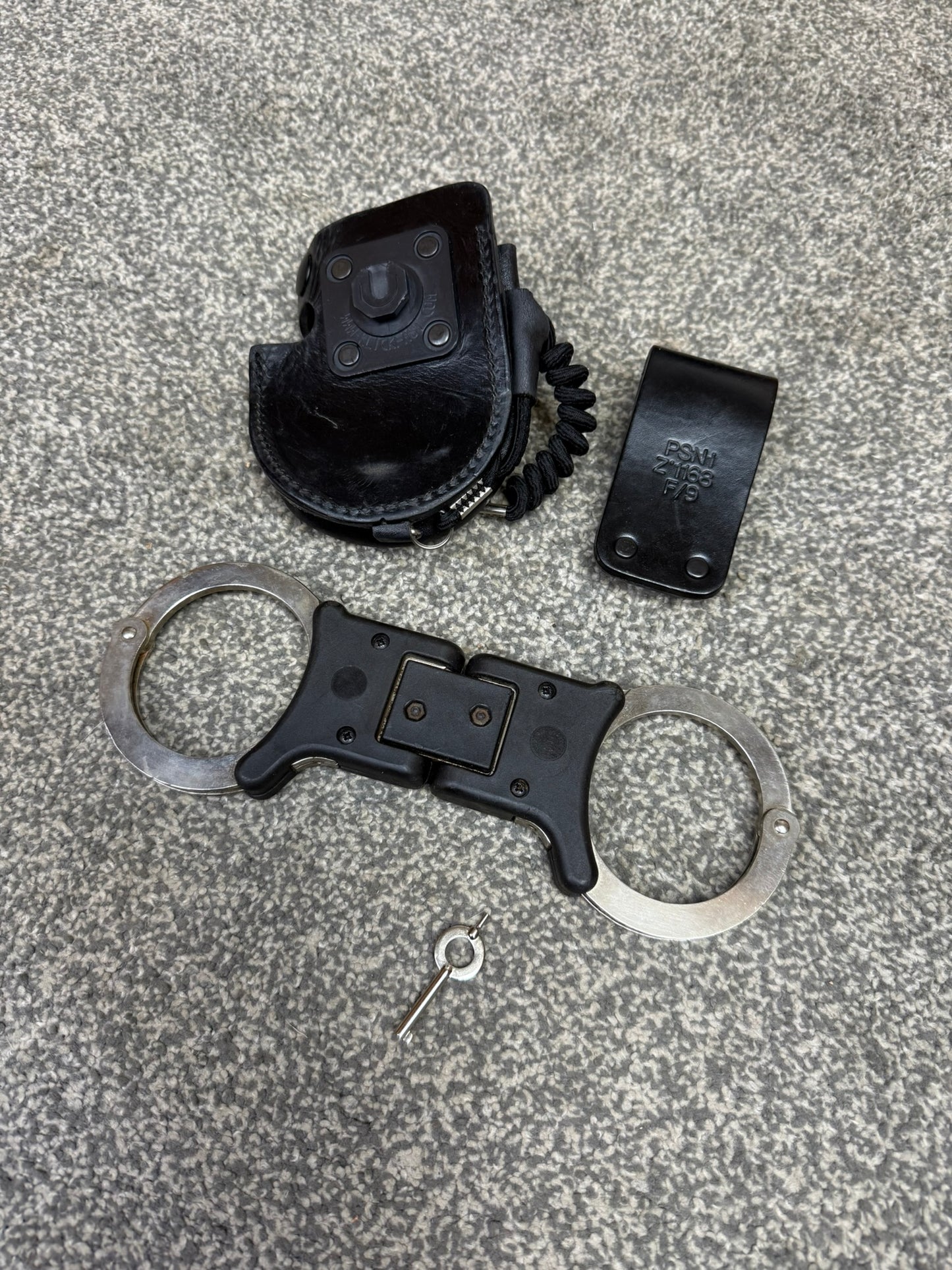 Ex Police Folding Hiatt Handcuffs Hinged Cuffs PSNI Leather Pouch & Key Security Collectible