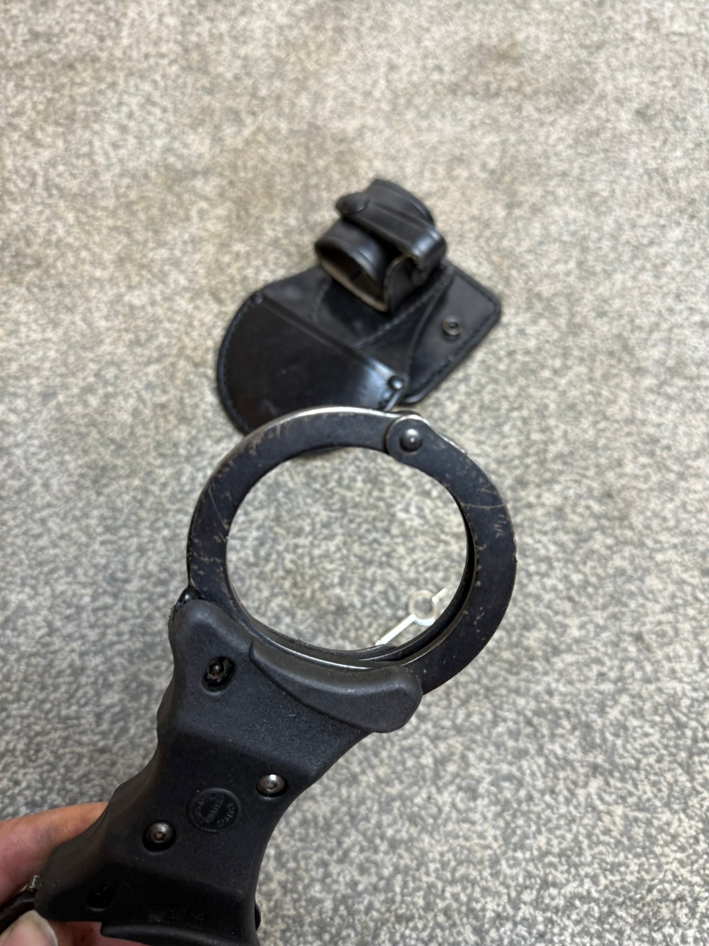 Ex Police Black Rigid Handcuffs & Leather Pouch With Key Security Hiatt Cuffs