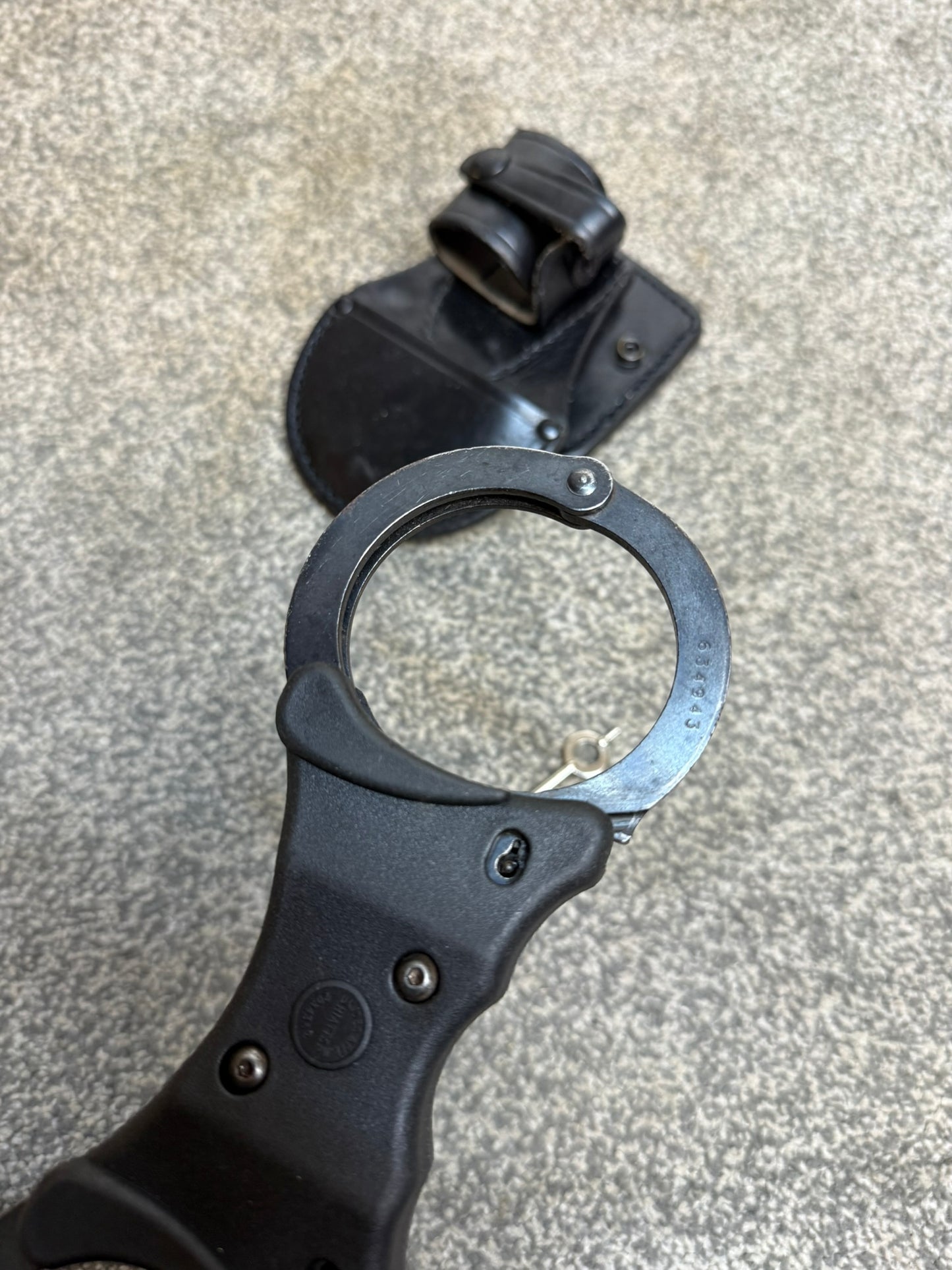 Ex Police Black Rigid Handcuffs & Leather Pouch With Key Security Hiatt Cuffs
