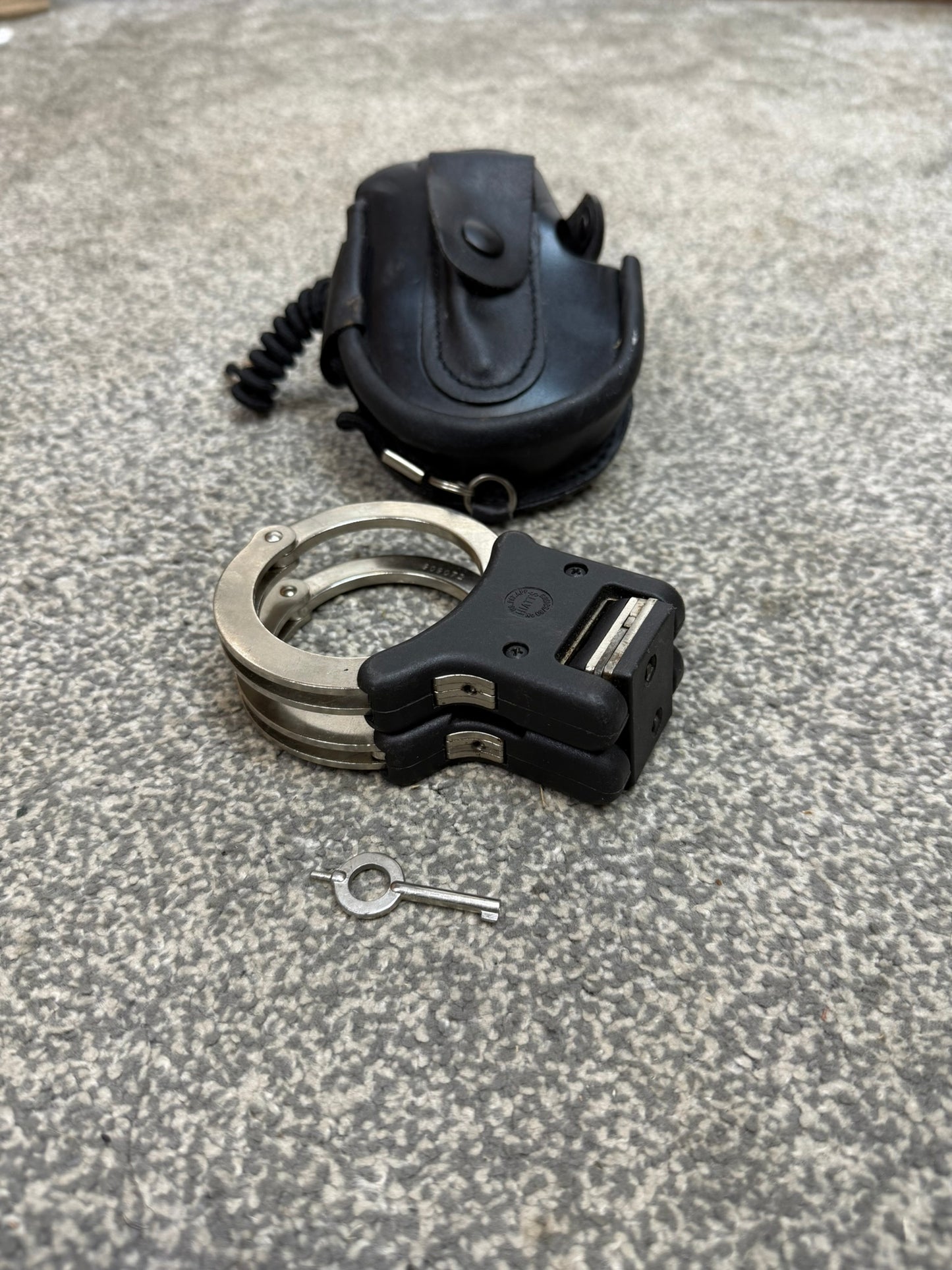 Ex Police Folding Hiatt Handcuffs Hinged Cuffs PSNI Leather Pouch & Key Security Collectible