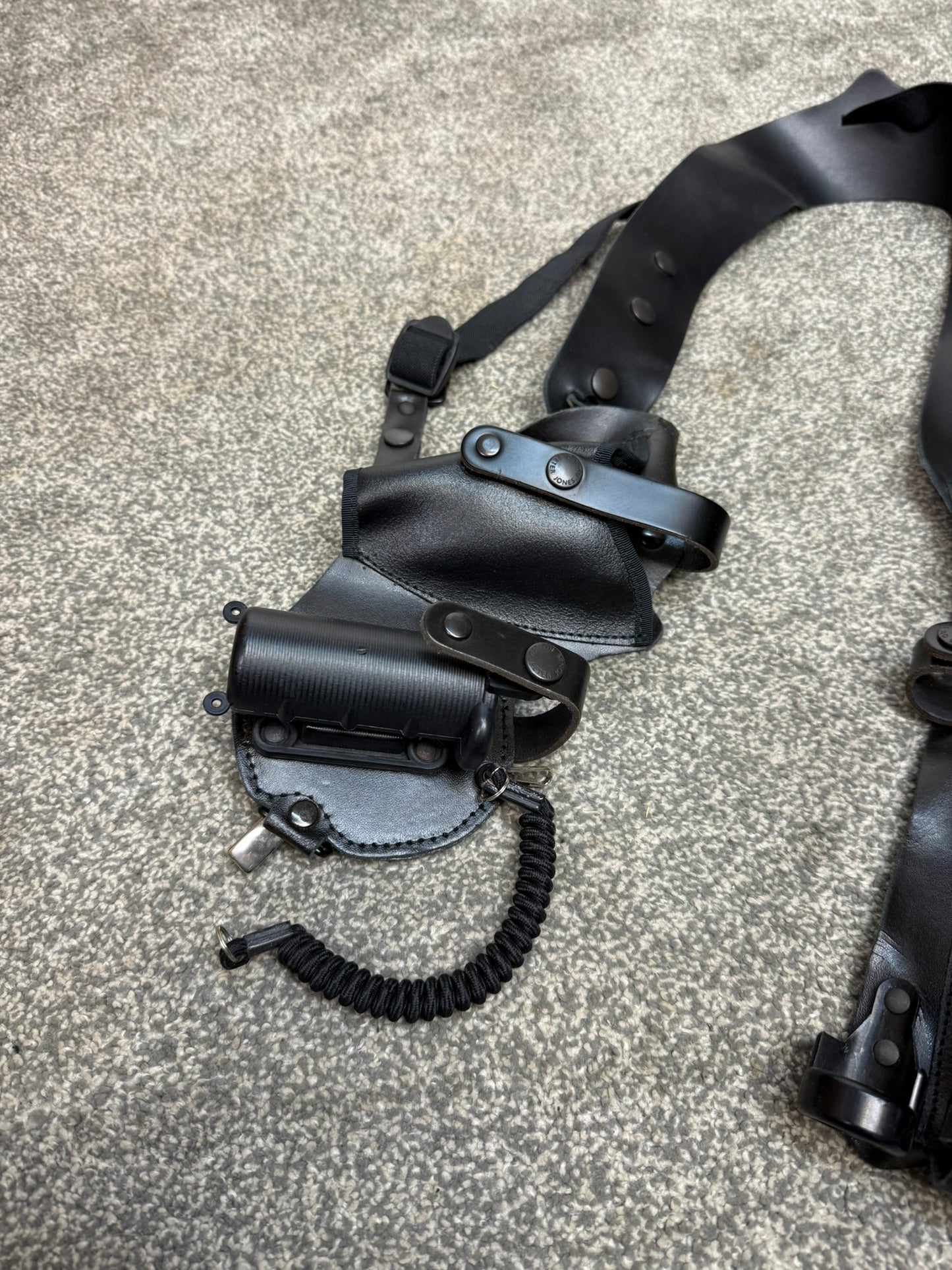 Ex Police Covert Leather Harness Peter Jones Radio CS Spray Baton Cuff Pouch Security Collectors