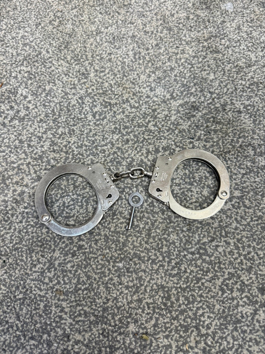 Ex Police Hiatt Chain Handcuffs & 1x Key Security Cuffs Collectible Memorabilia