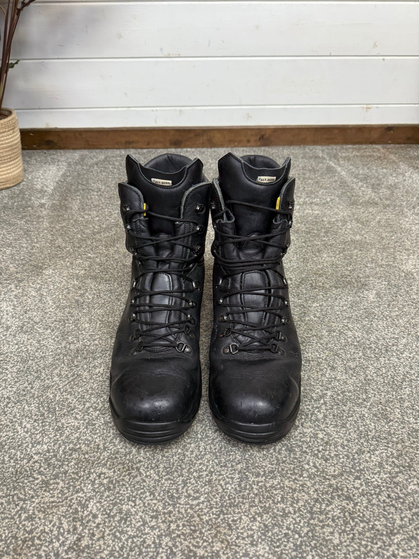 Altberg Peacekeeper P3 VS Black Leather Waterproof Combat Boots Size UK 13