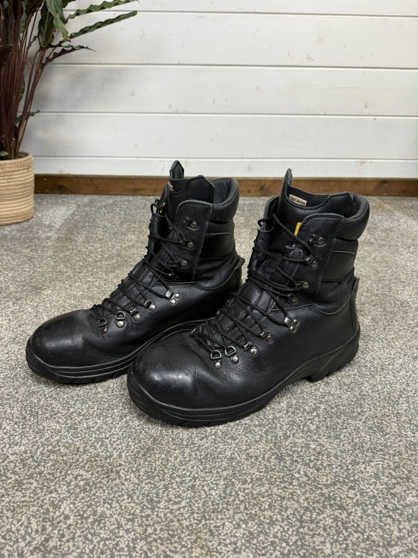Altberg Peacekeeper P3 VS Black Leather Waterproof Combat Boots Size UK 13